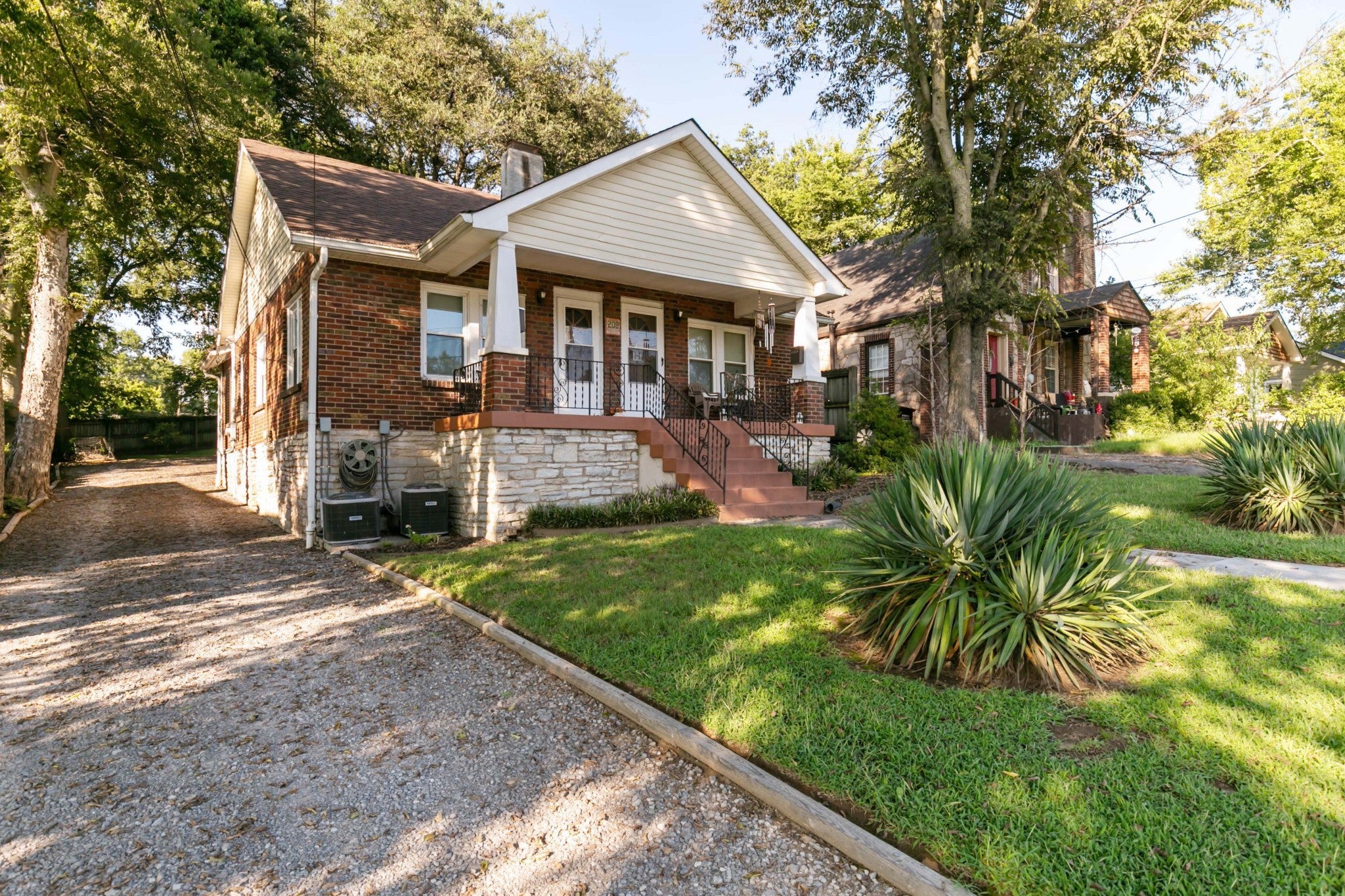 208 Rayon Dr