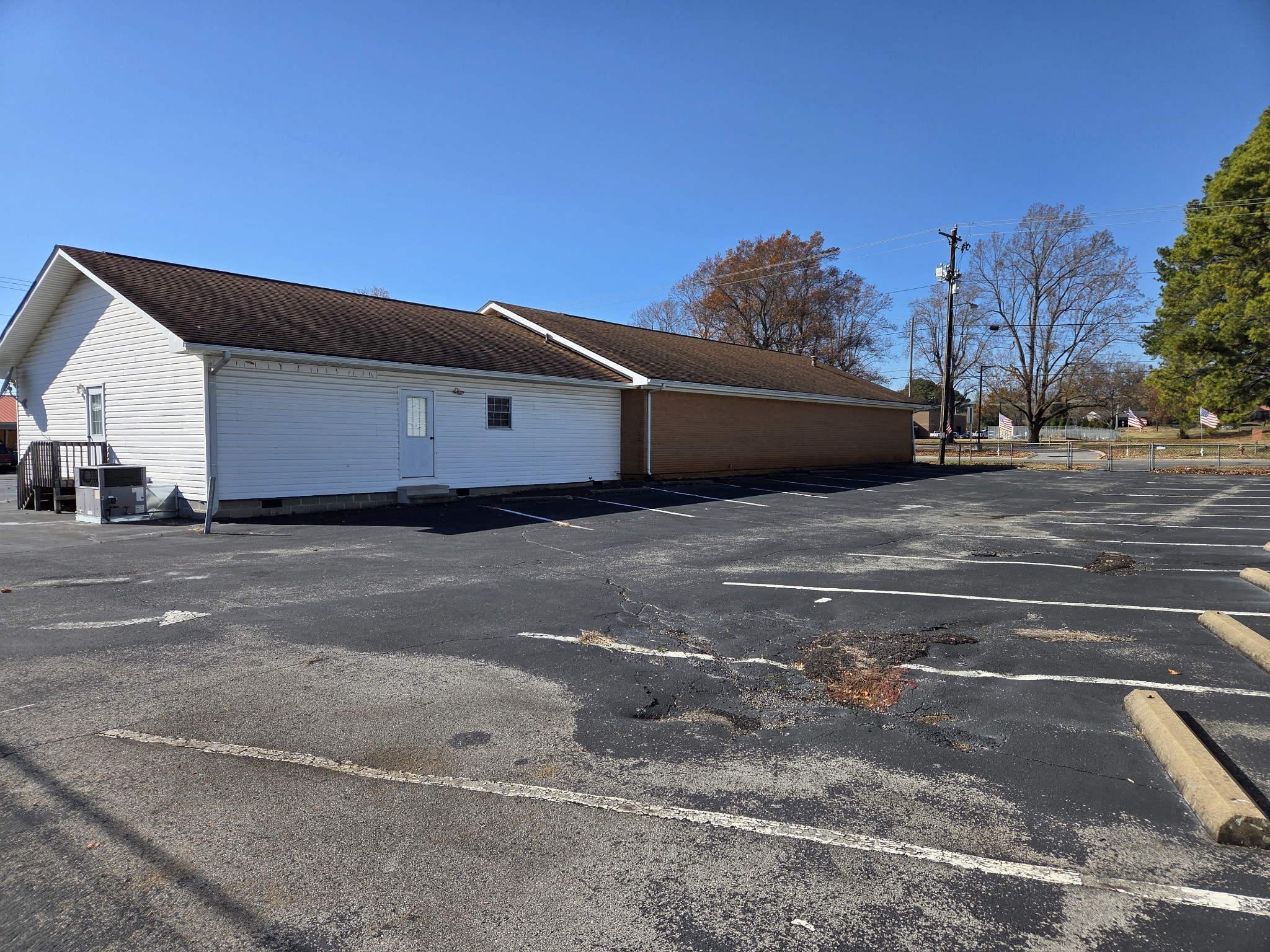 1000 Dinah Shore Blvd