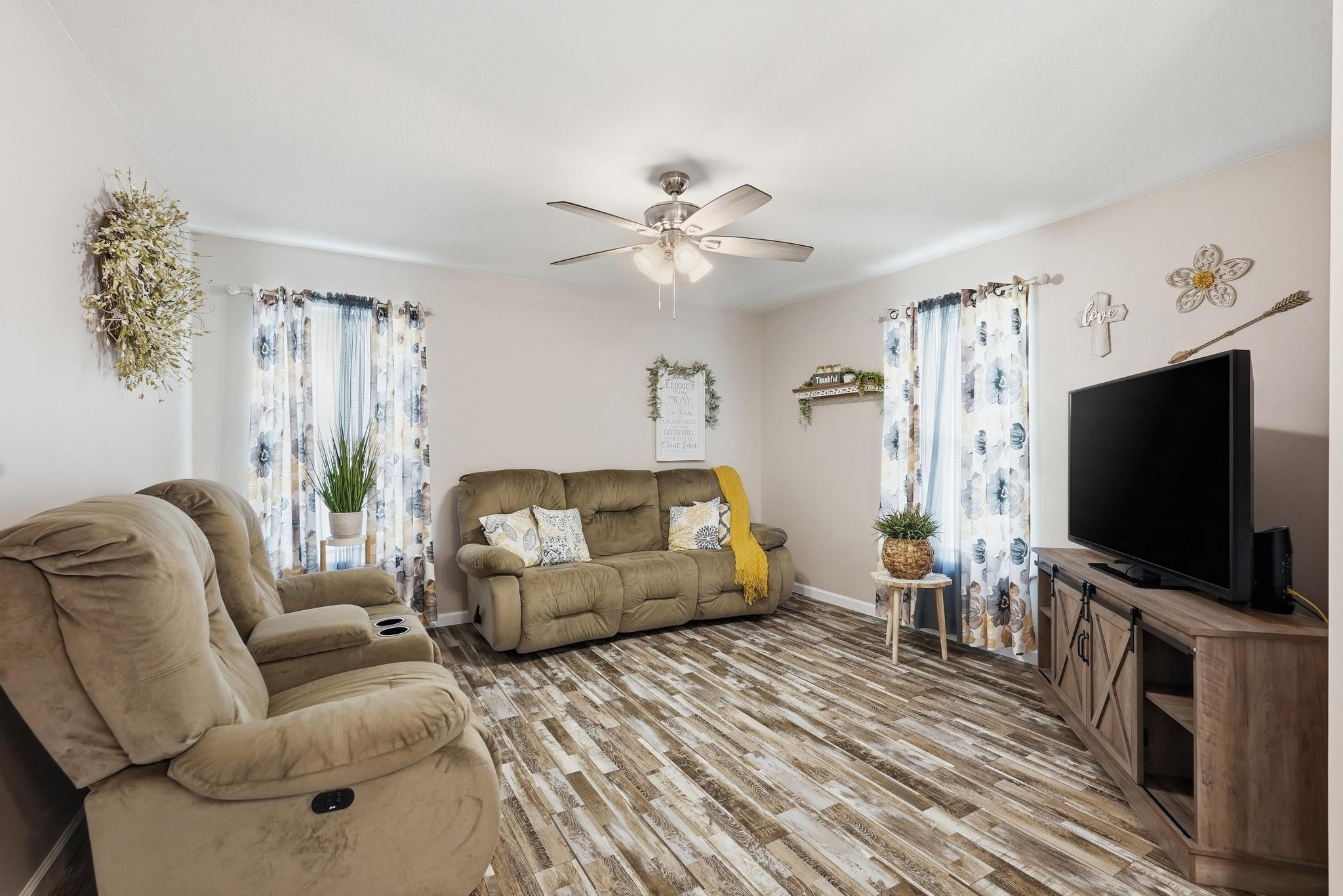 44 Dewey Dr