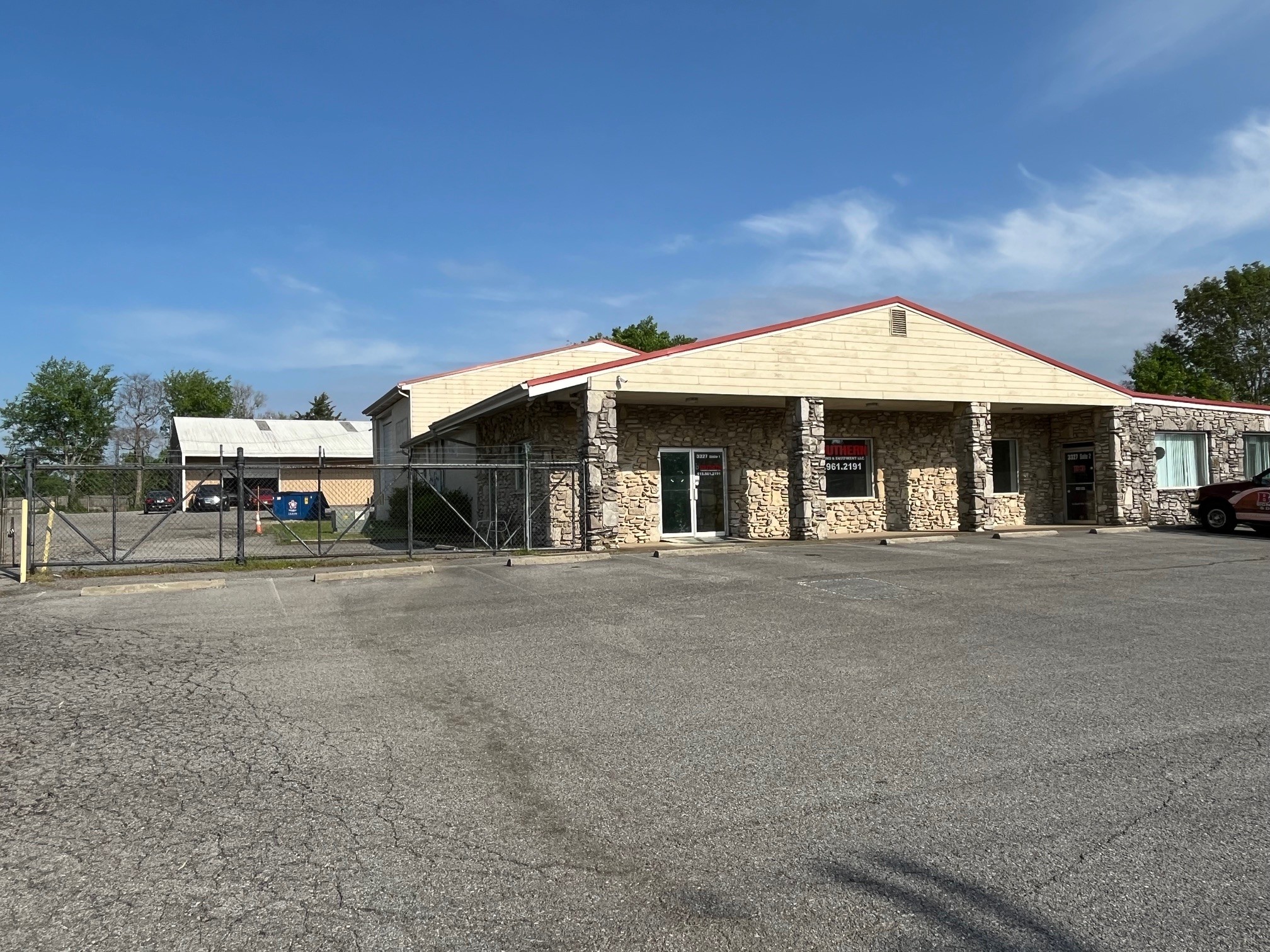 3327 Highway 31 W
