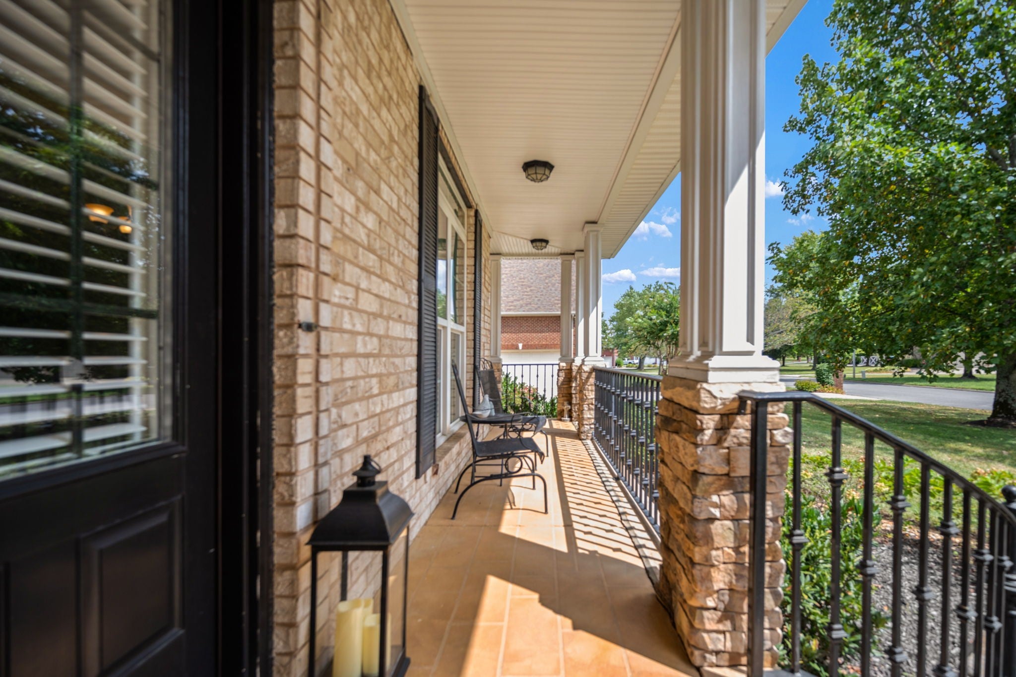 1938 Cliffview Ct