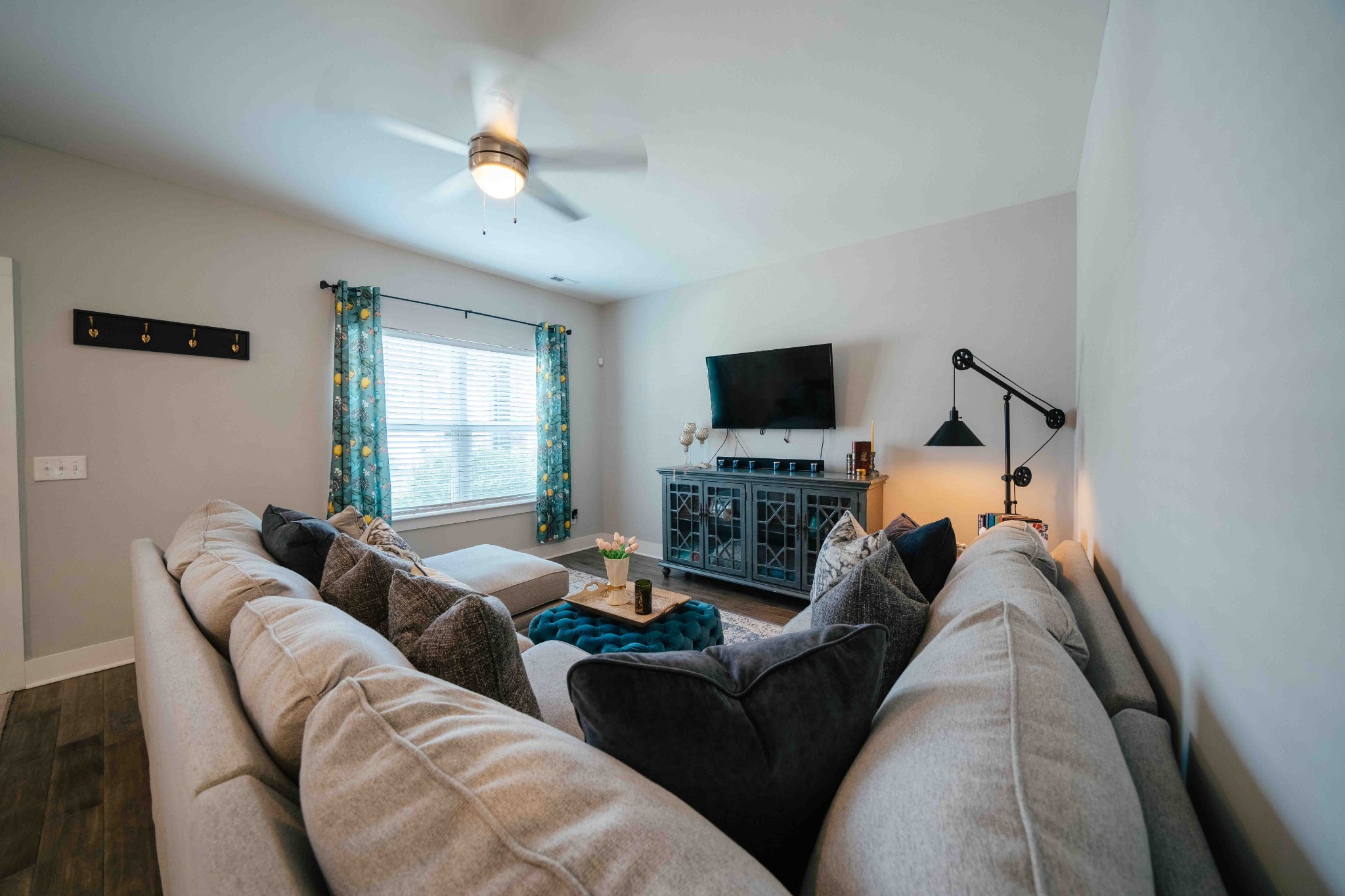2163 Bayport Ave