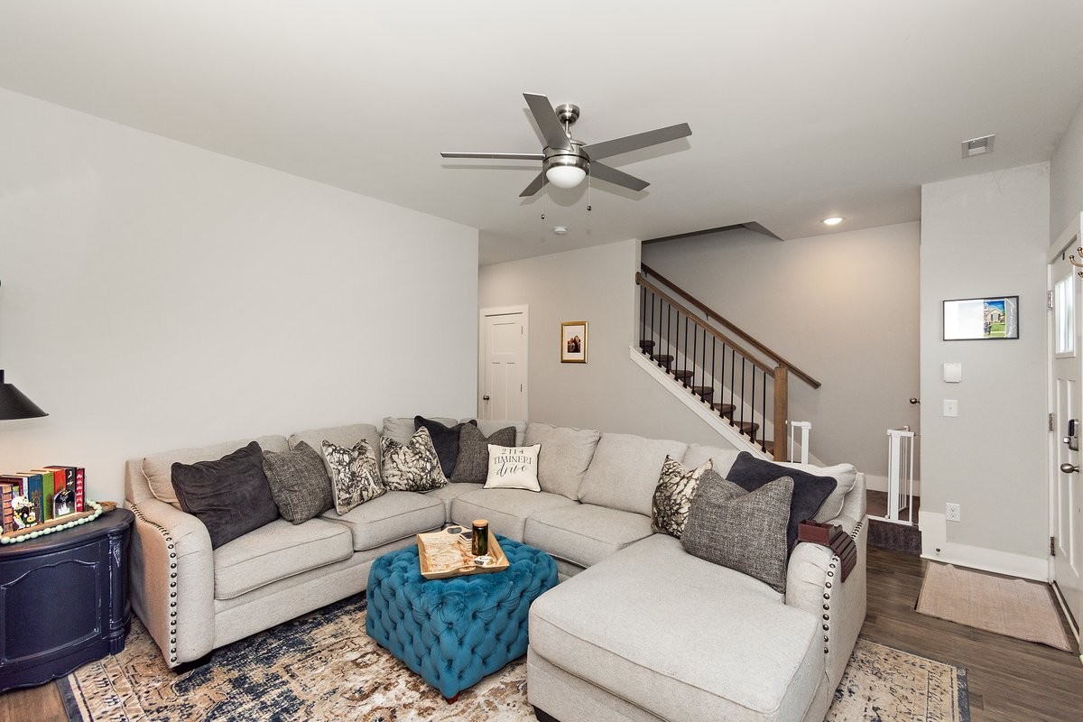 2163 Bayport Ave