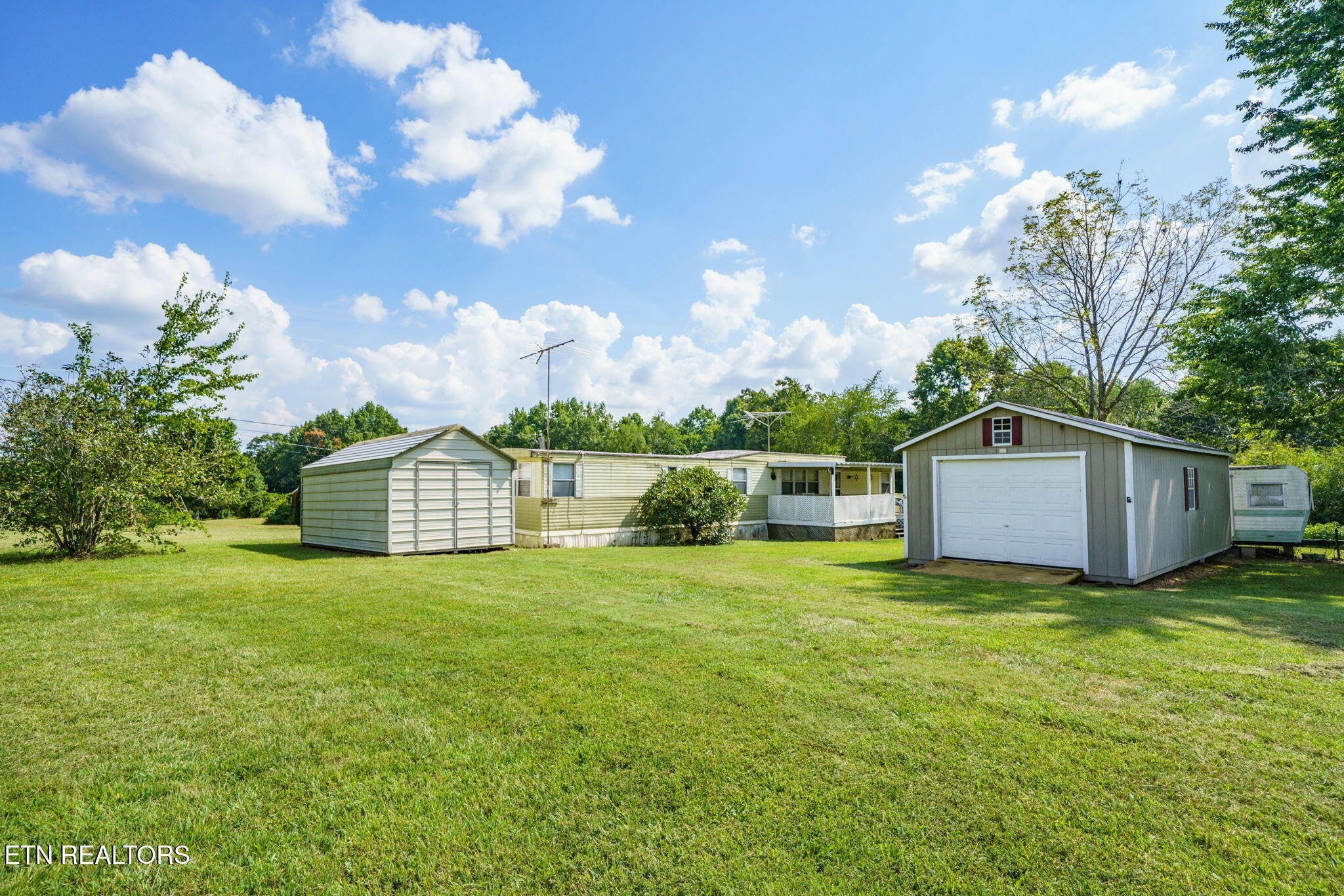 1055 Rector Rd