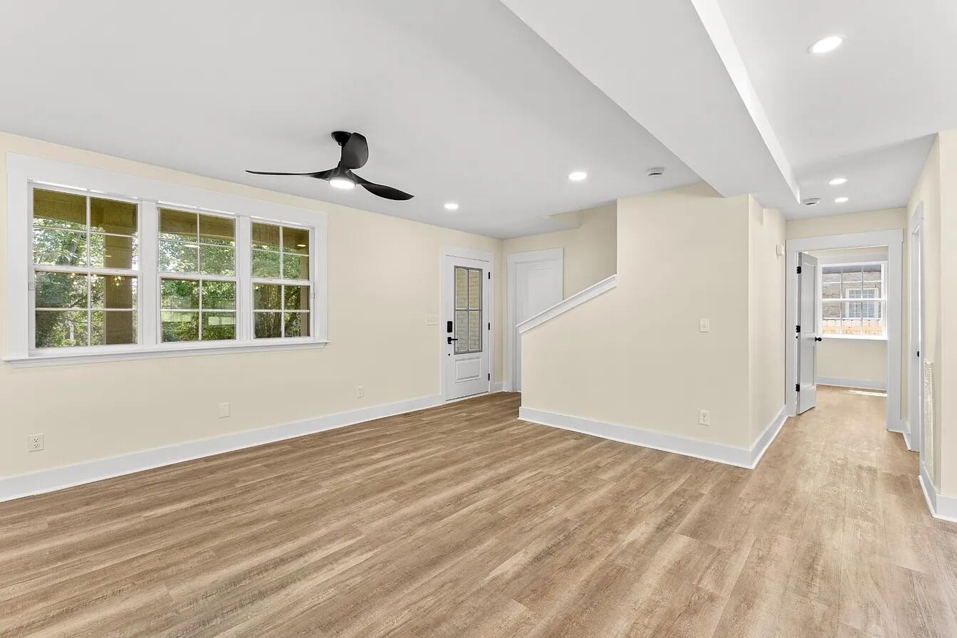 1425 Shelton AVE