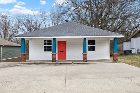 229 10th St Clarksville TN 37040