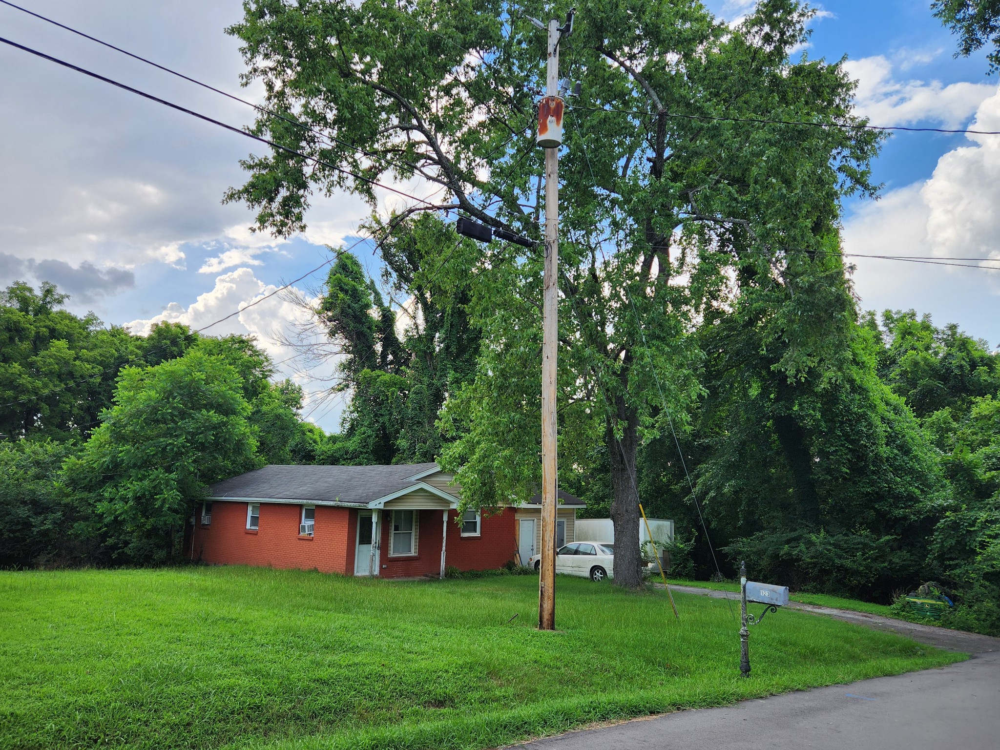 123 Thelma Dr
