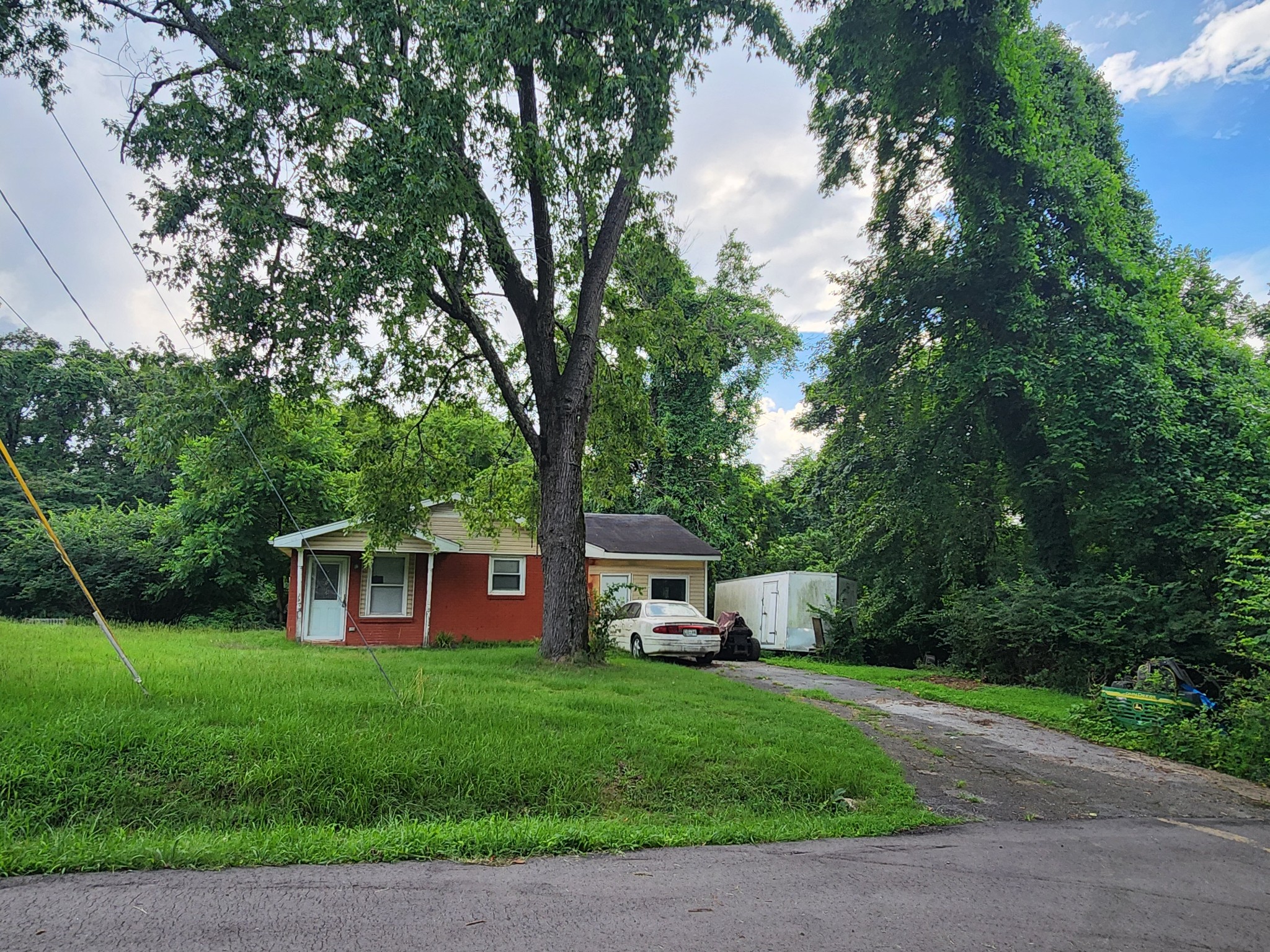 123 Thelma Dr