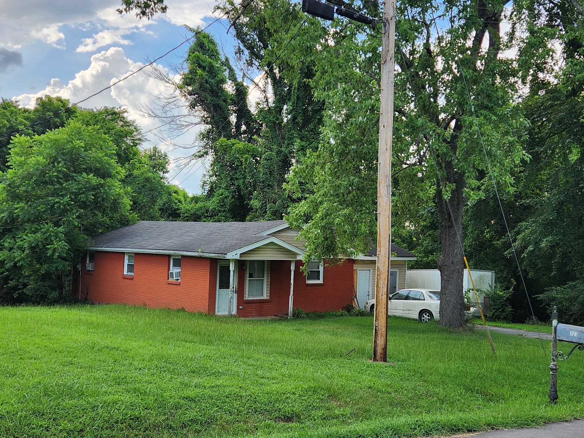 123 Thelma Dr