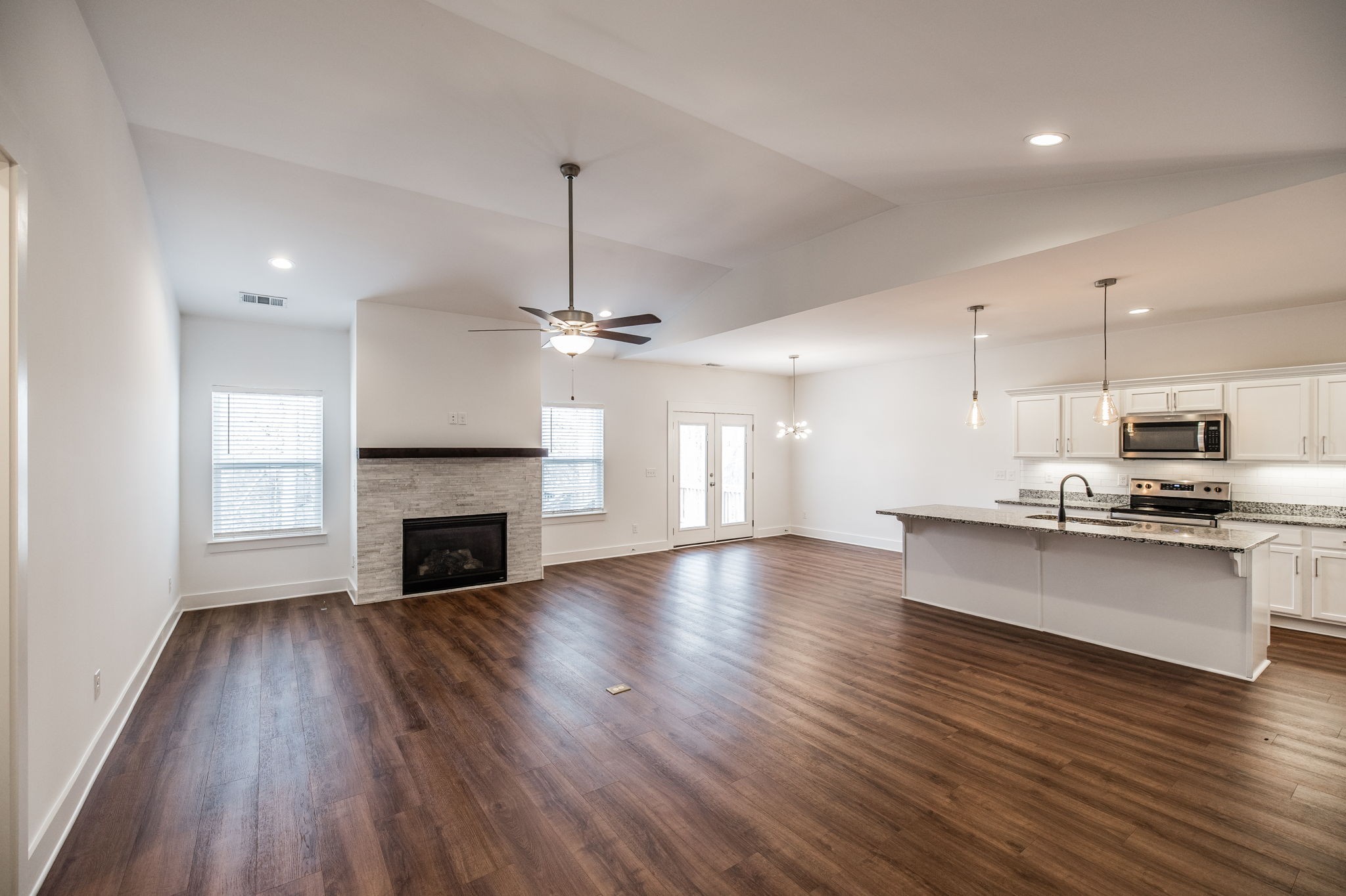 244 Hermitage Point Dr