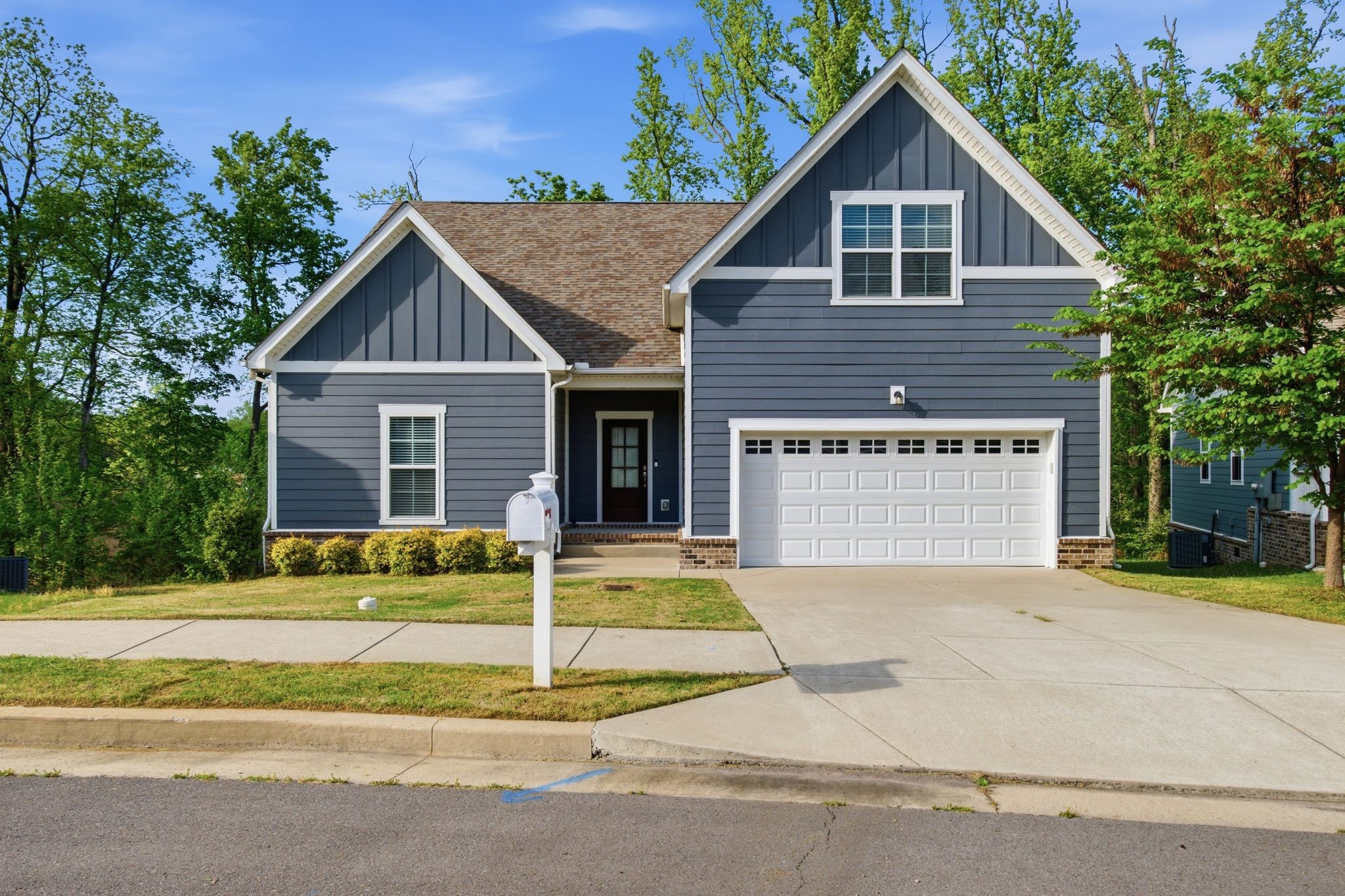 244 Hermitage Point Dr