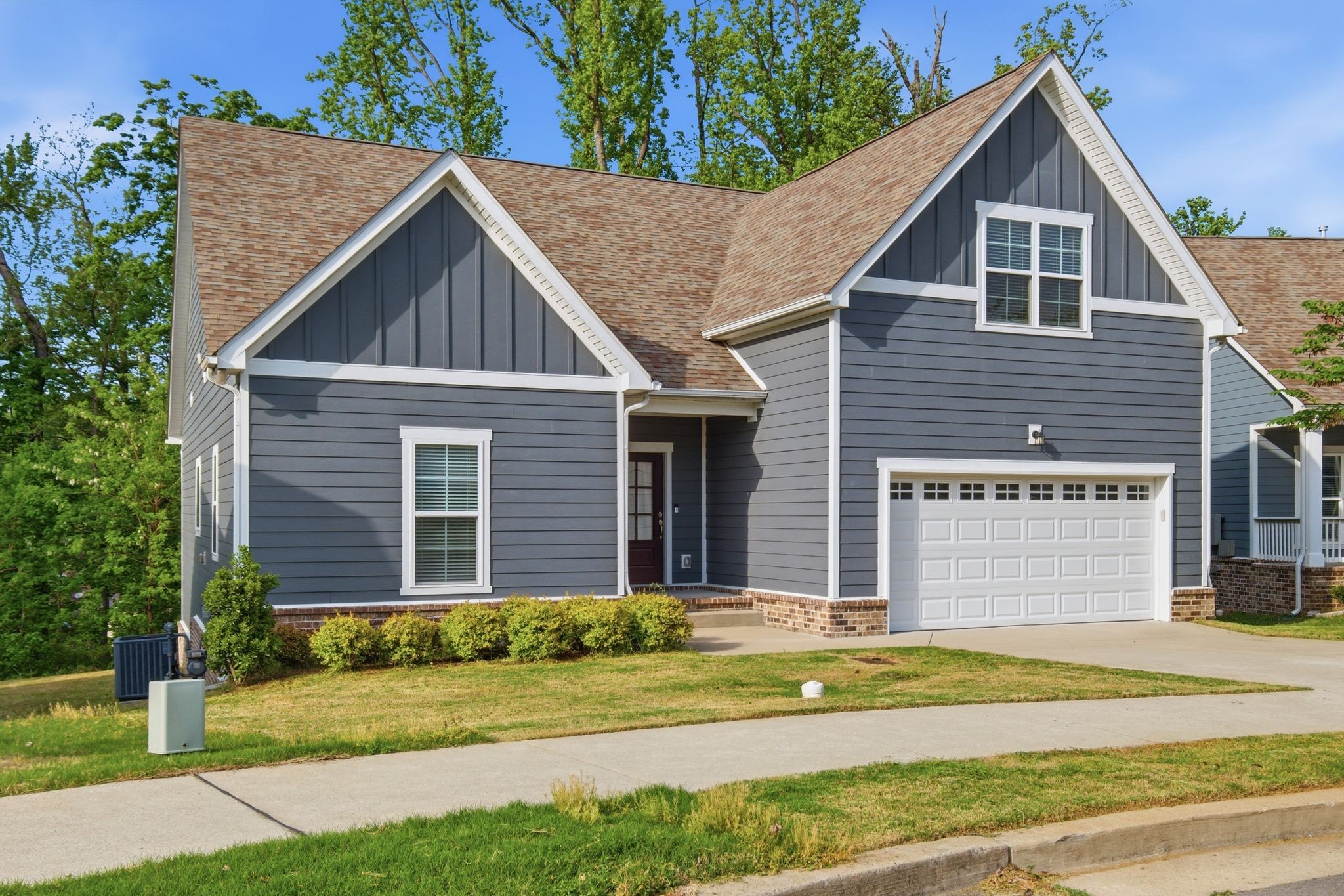 244 Hermitage Point Dr