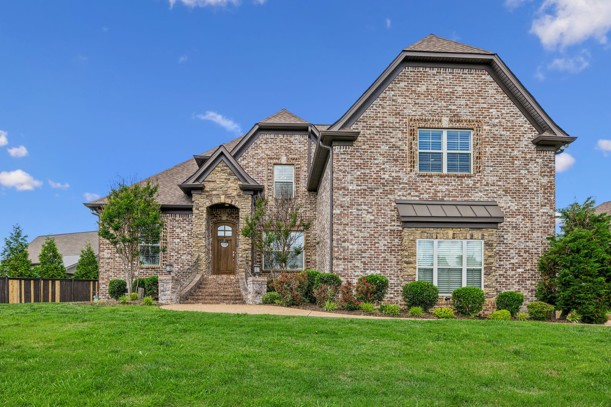 915 Harrisburg Ln