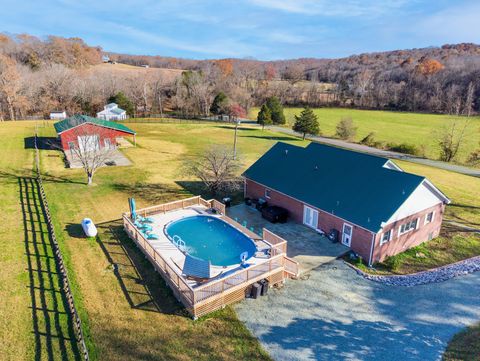 1910 Cedar Creek Rd Vanleer TN 37181