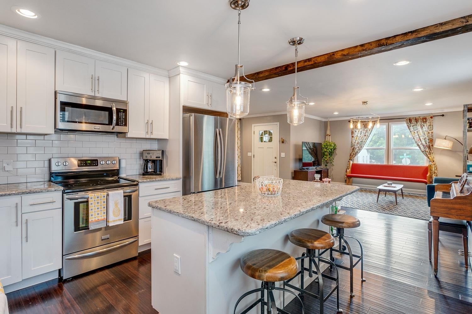4.0-bed rental at 809 Maplewood Pl