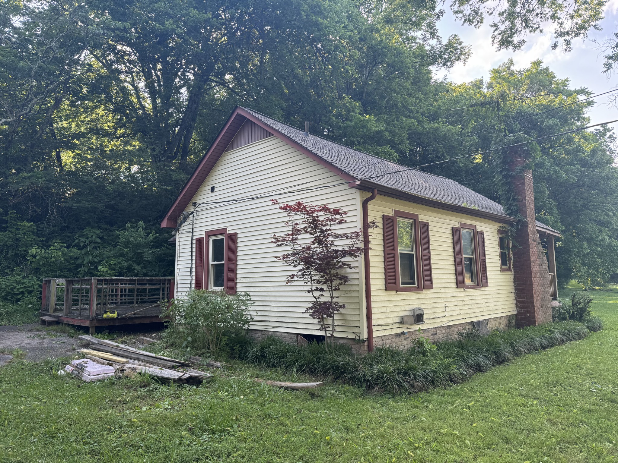 662 Happy Hollow Rd