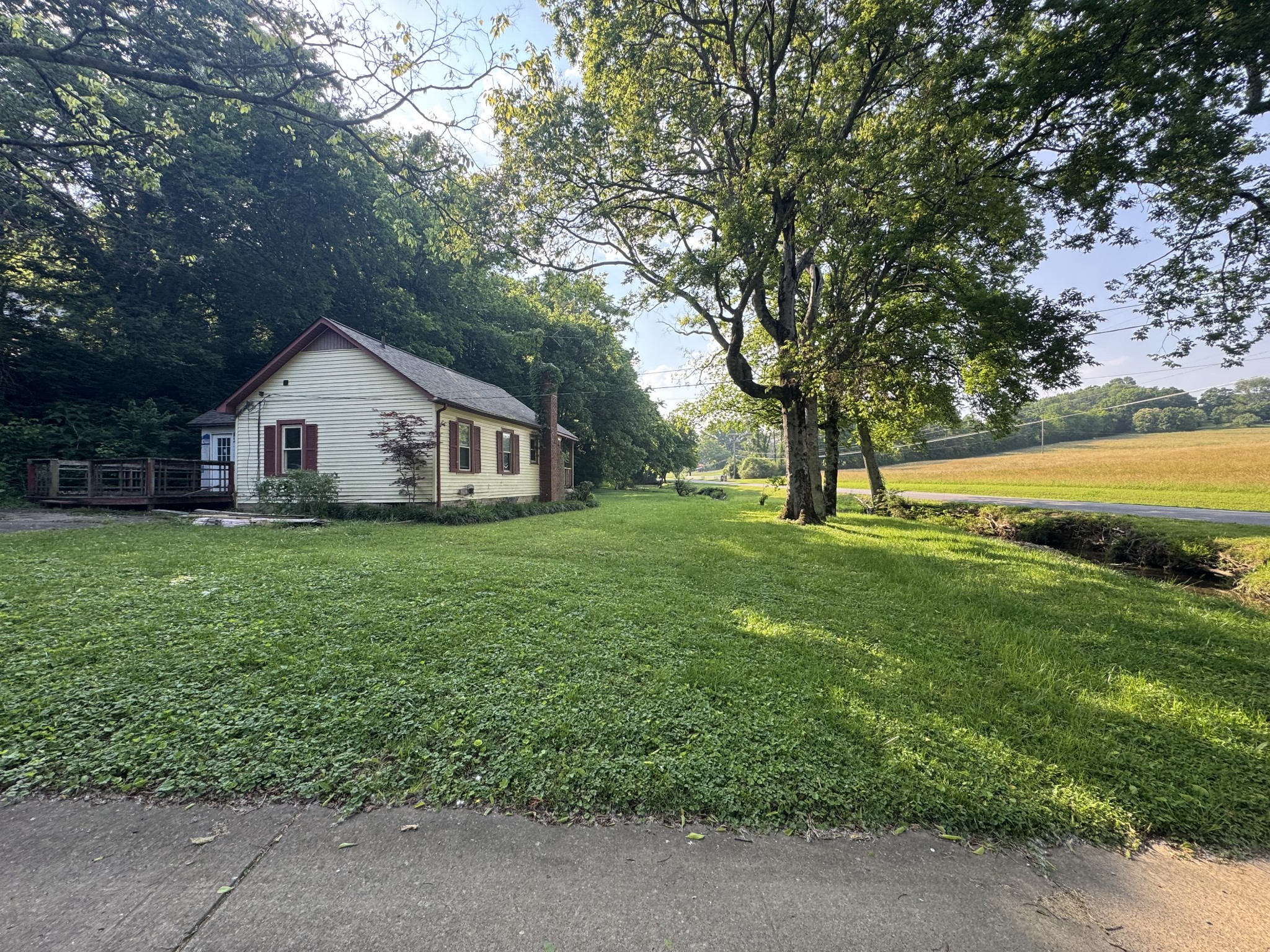 662 Happy Hollow Rd