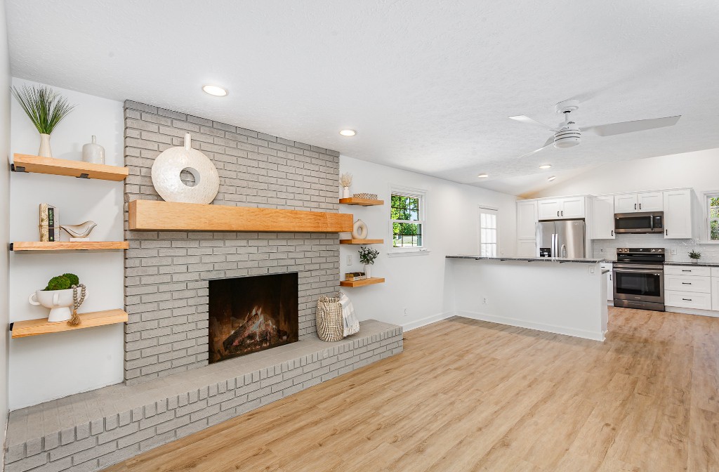 111 Oakdale Dr