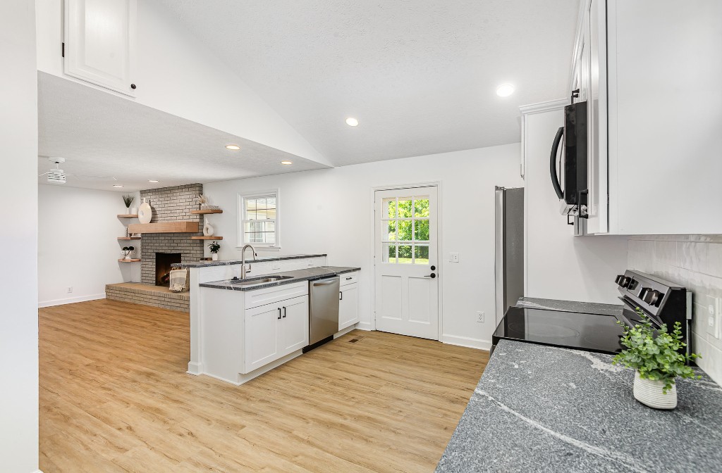 111 Oakdale Dr