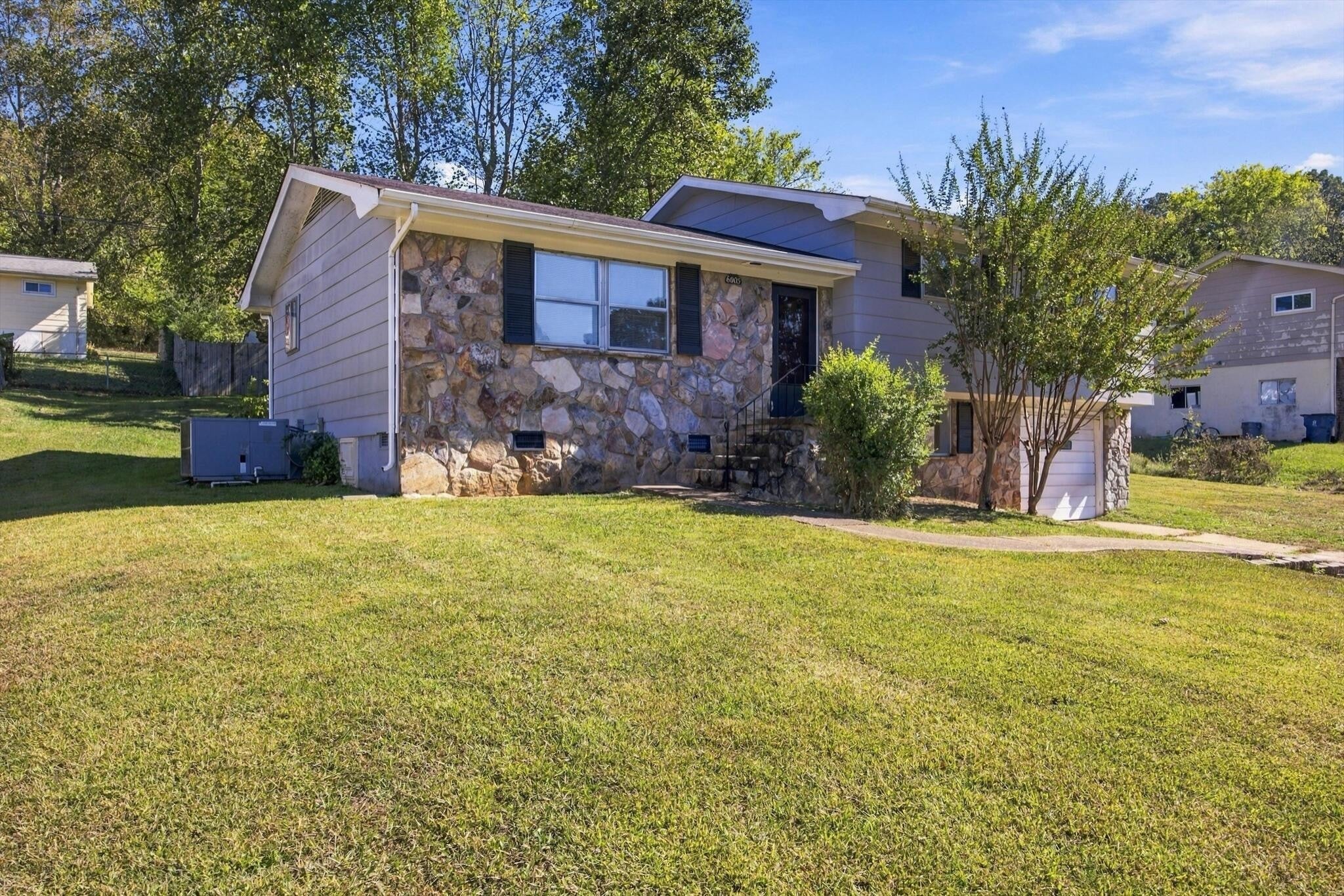 6005 Hillcrest Drive