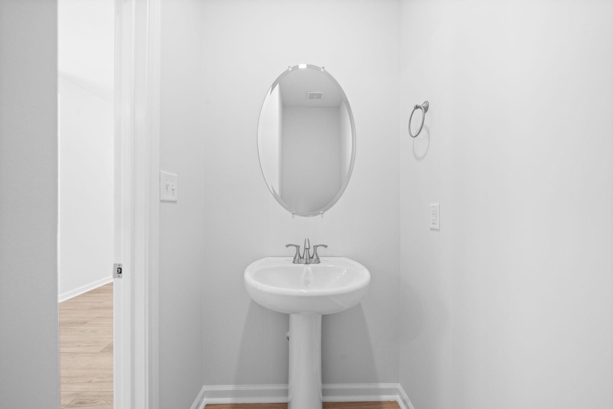 Clarksville, Tennessee 37043, United States, 2 Bedrooms Bedrooms, ,3 BathroomsBathrooms,Residential,Active,141386