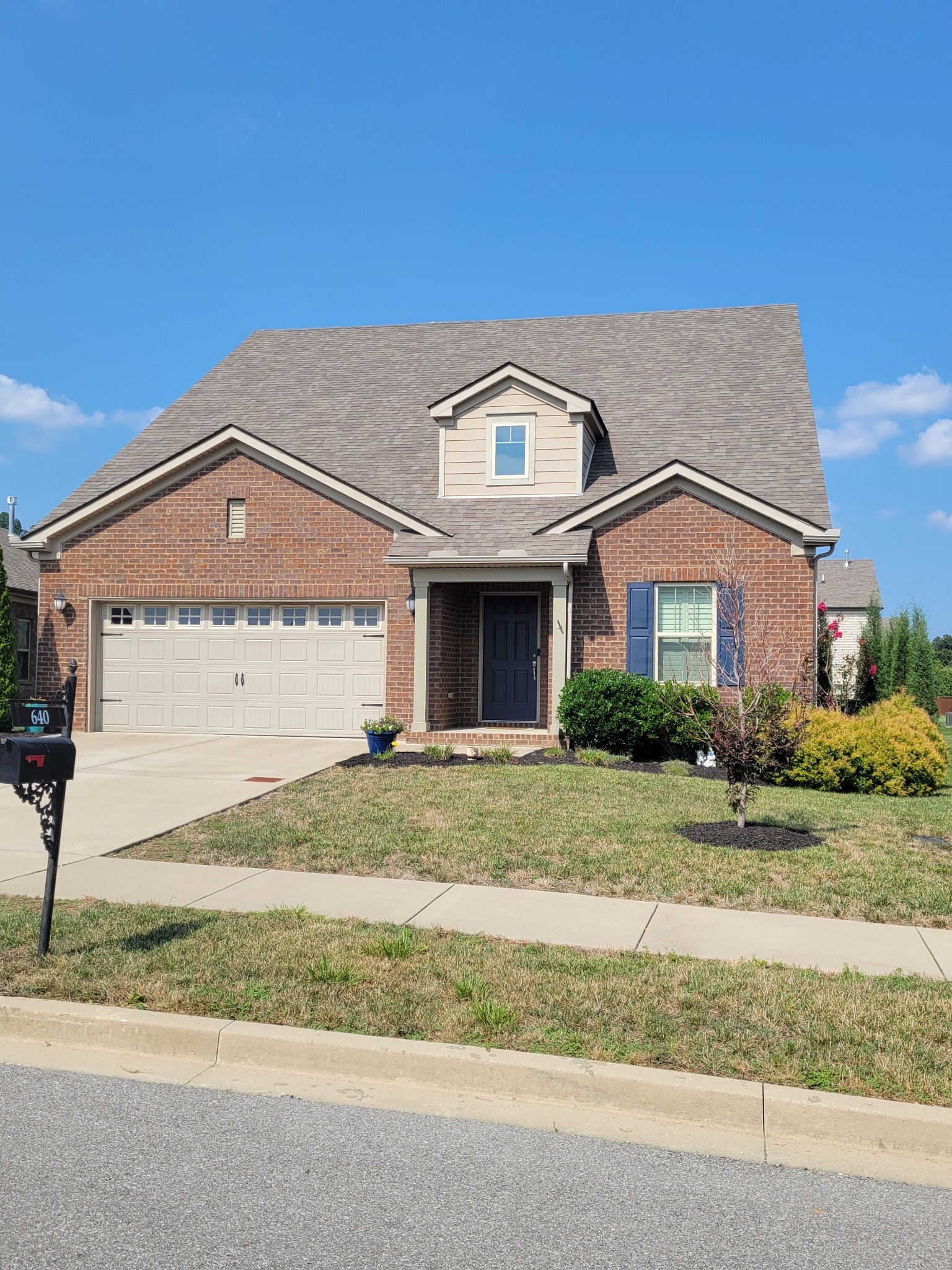 640 Fall Creek Cir