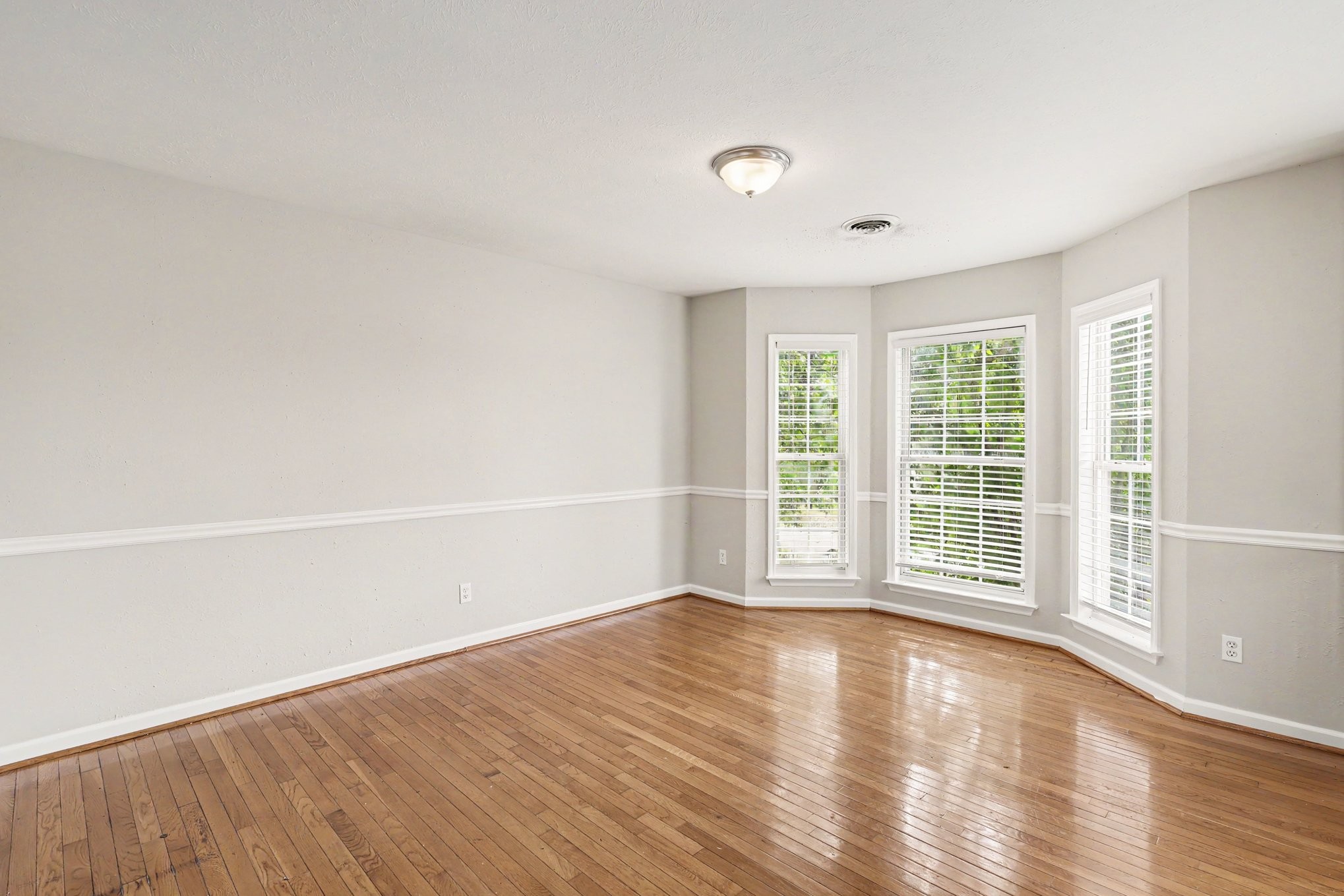 1608 Lillian Cir