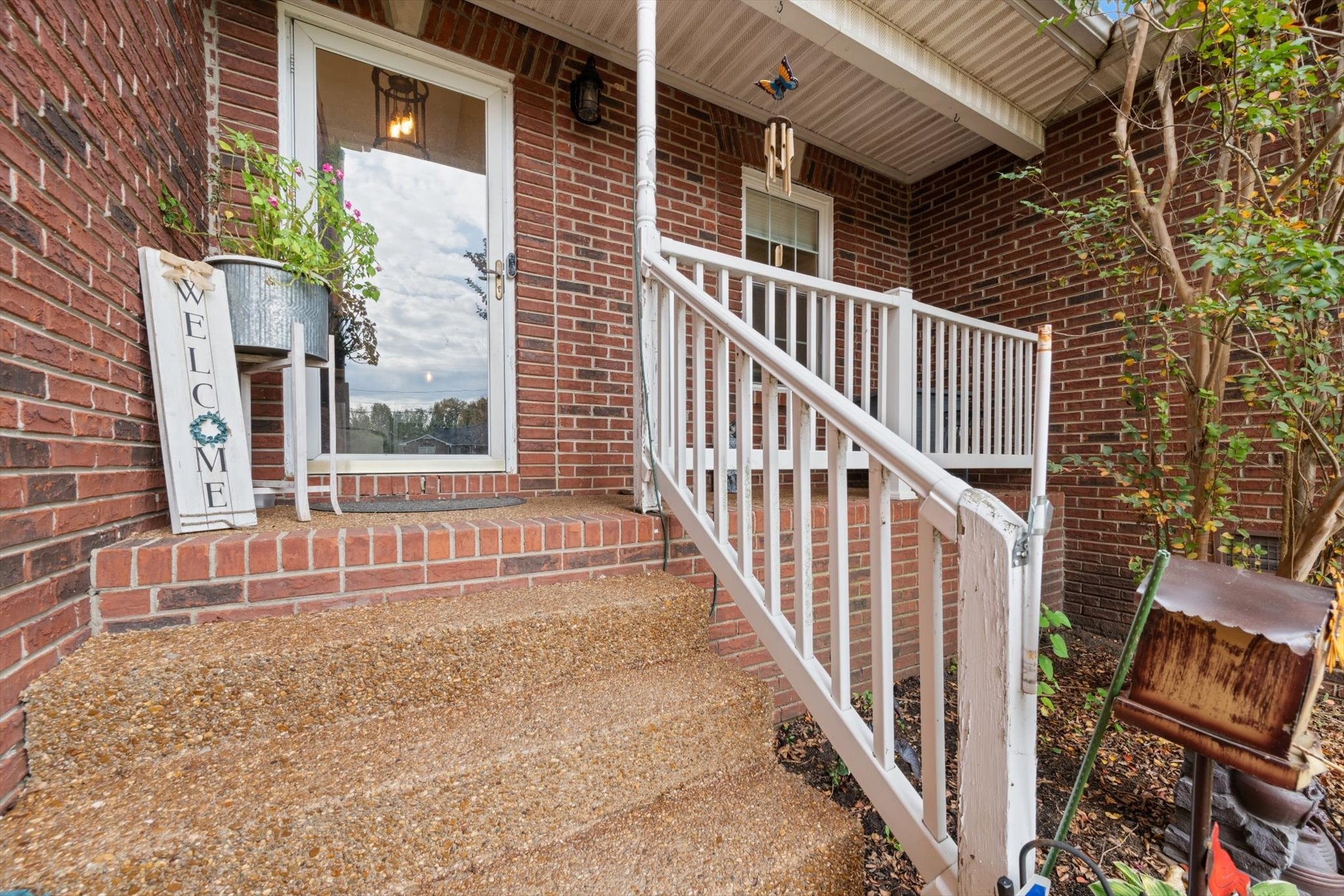 305 Lyon Dr