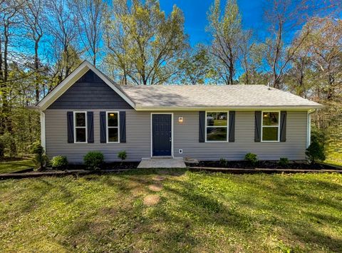 120 Sunny Brook Dr Burns TN 37029