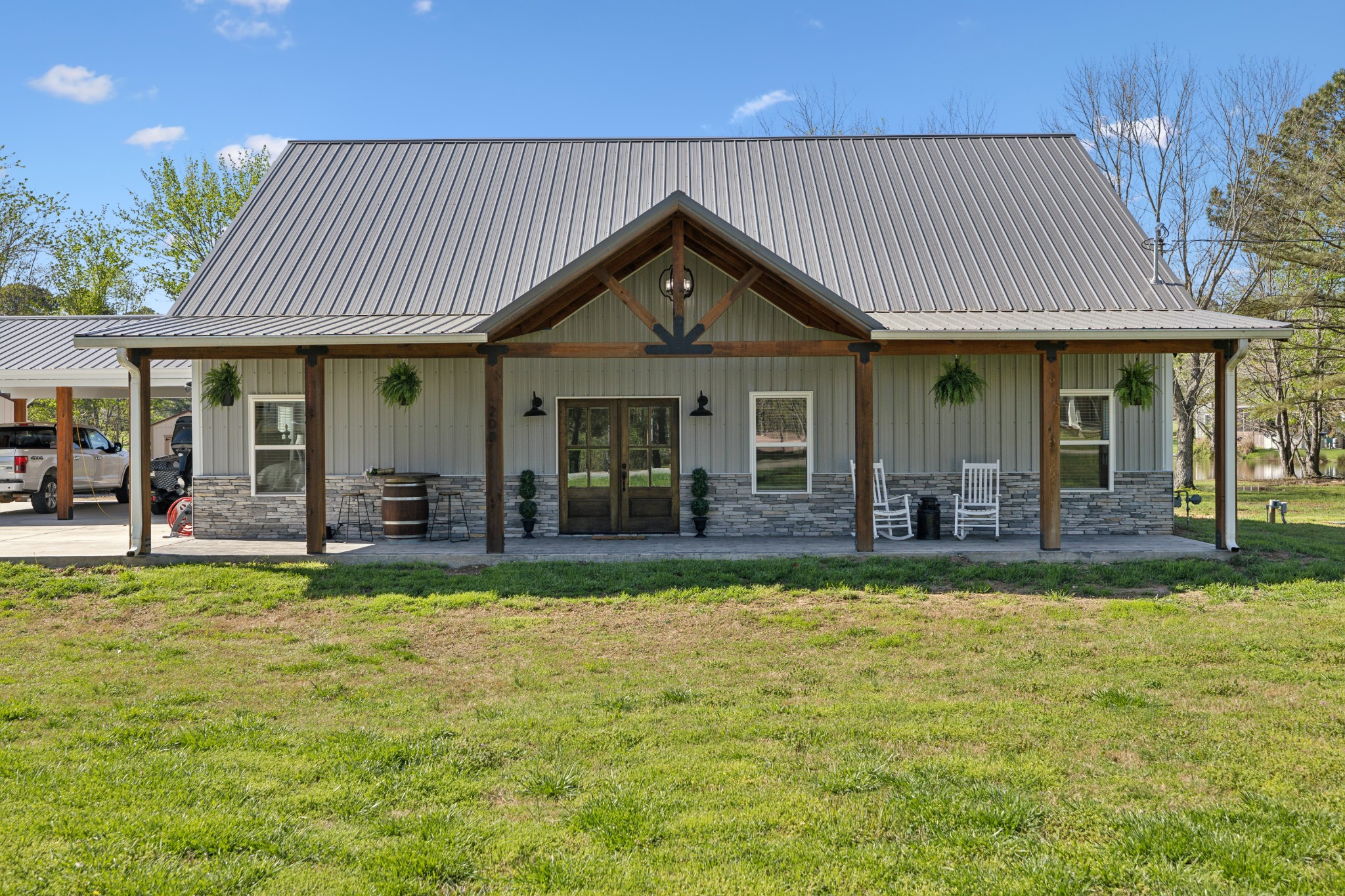 208 Lakeview Dr