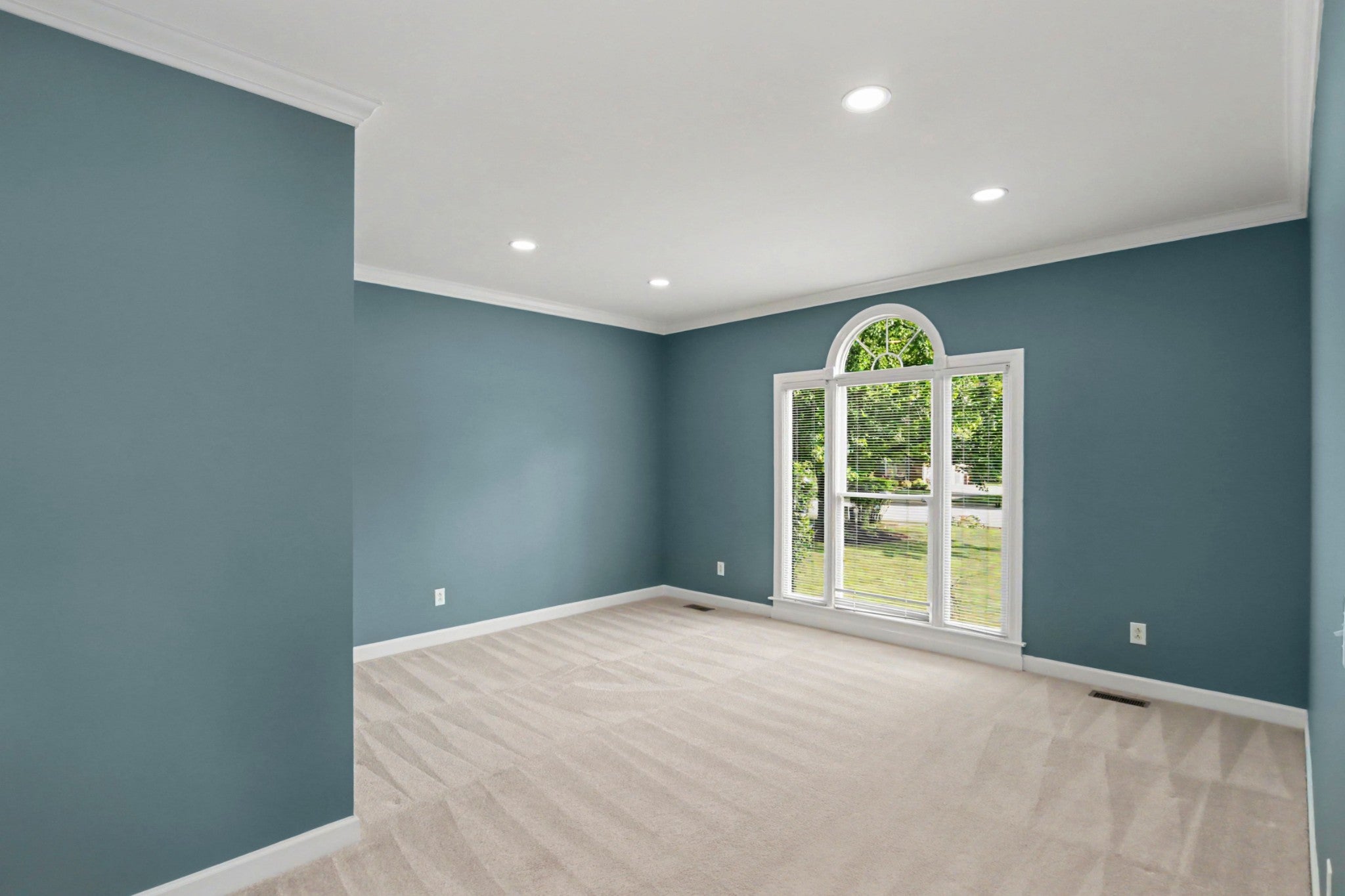 820 Peconic Pl