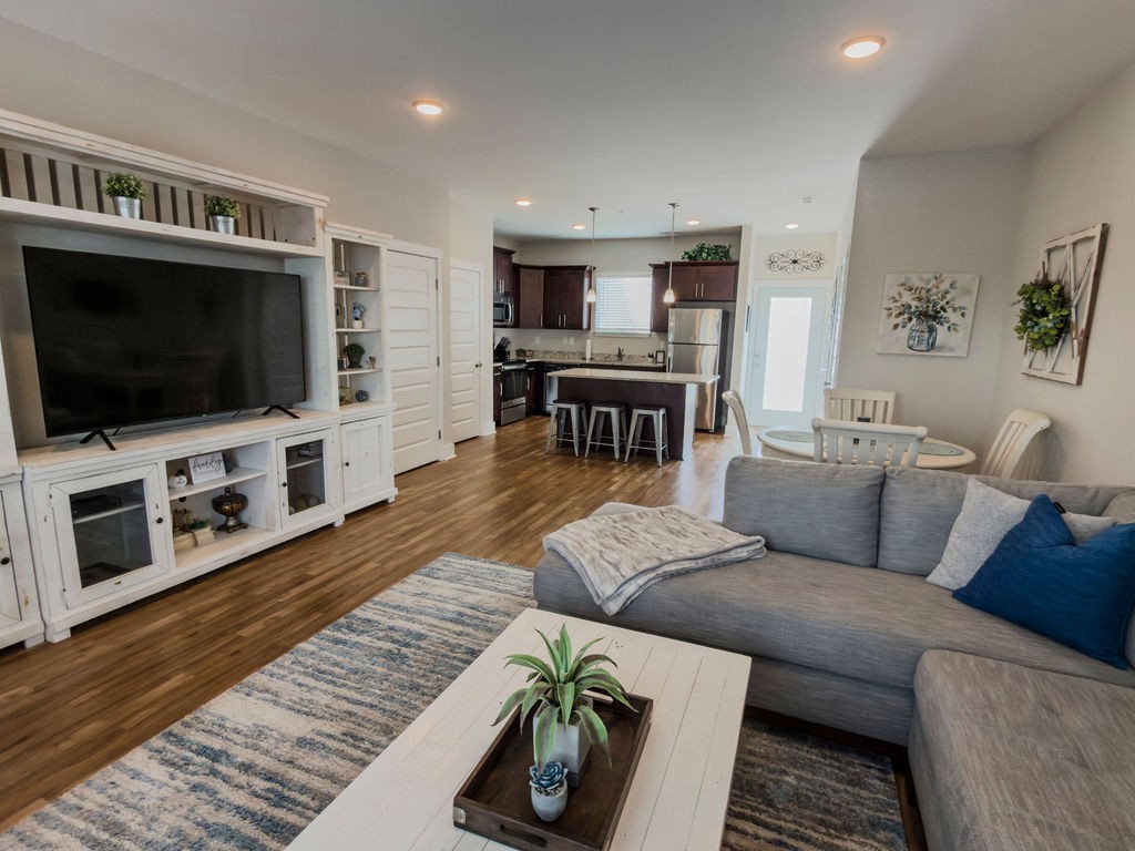 7004 Magnolia crossing
