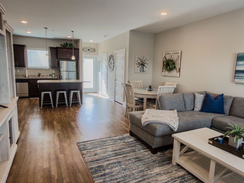 7004 Magnolia crossing