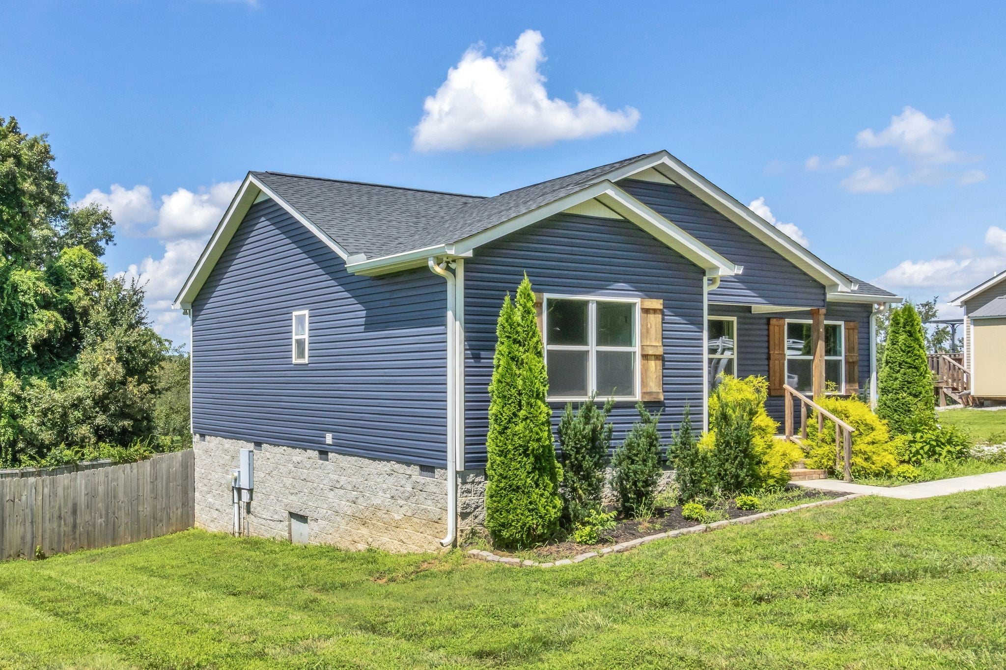 142 Pine Ave