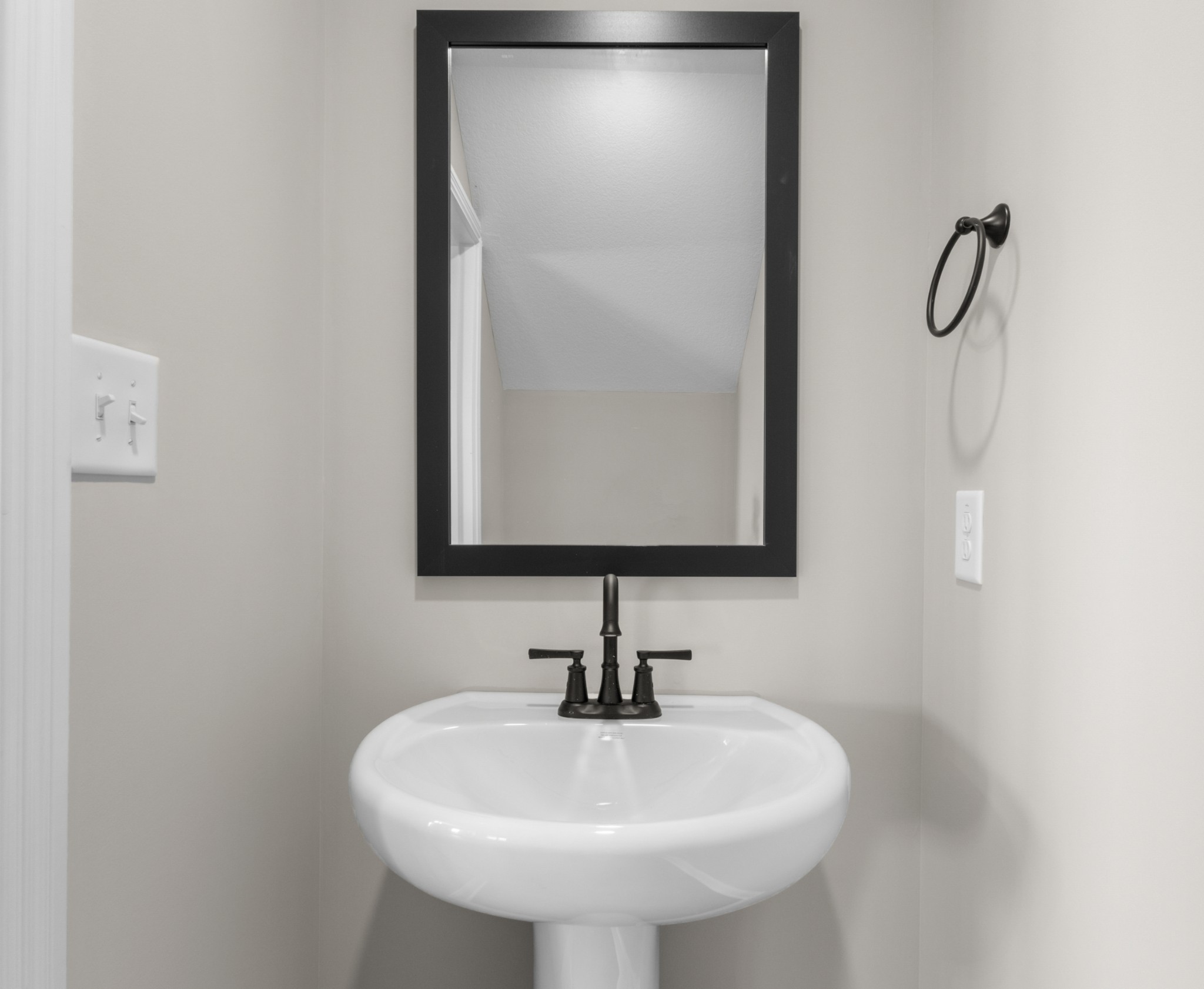 Clarksville, Tennessee 37040, United States, 3 Bedrooms Bedrooms, ,3 BathroomsBathrooms,Residential,Active,196562