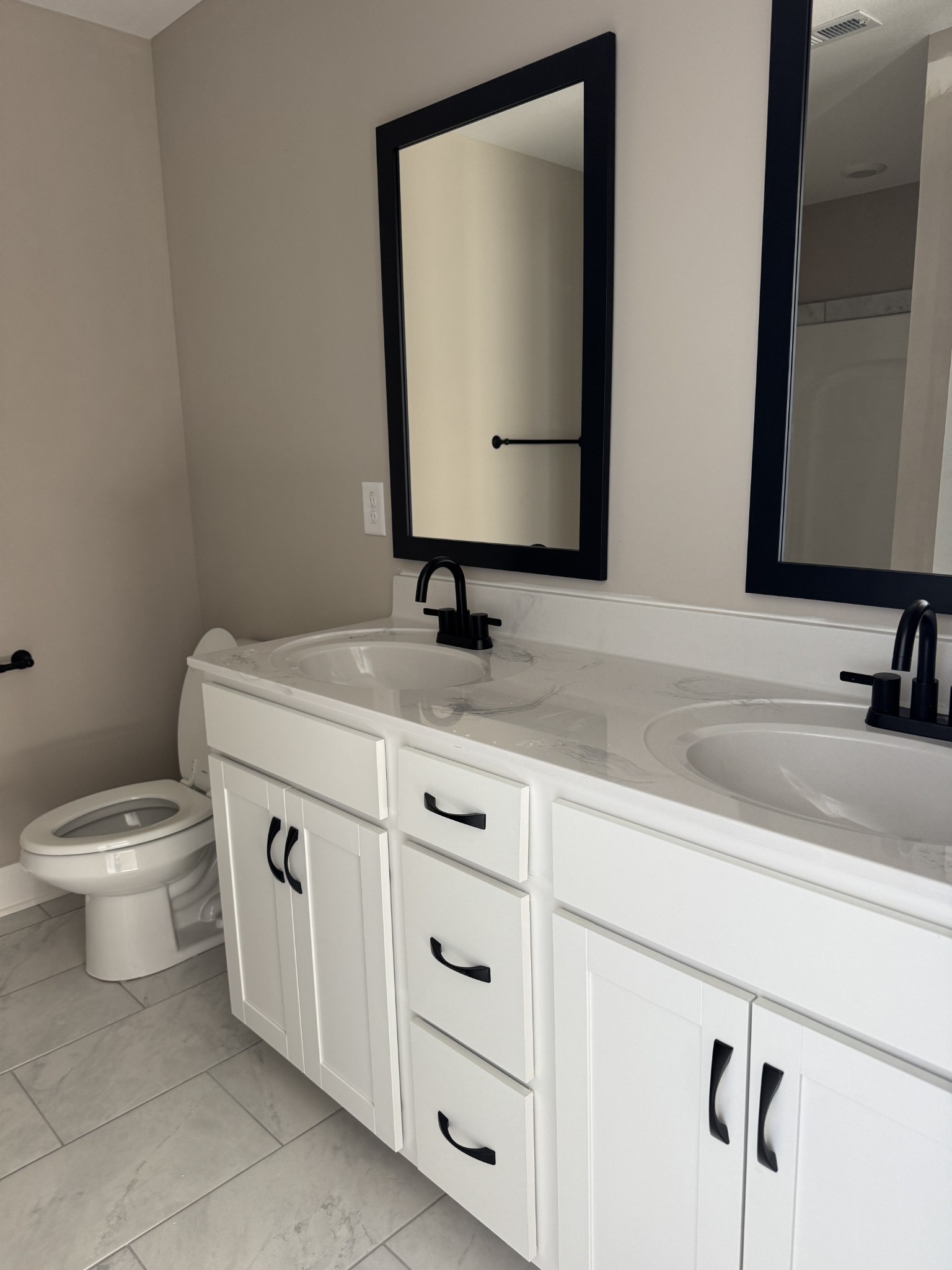 Clarksville, Tennessee 37040, United States, 3 Bedrooms Bedrooms, ,3 BathroomsBathrooms,Residential,Active,196562