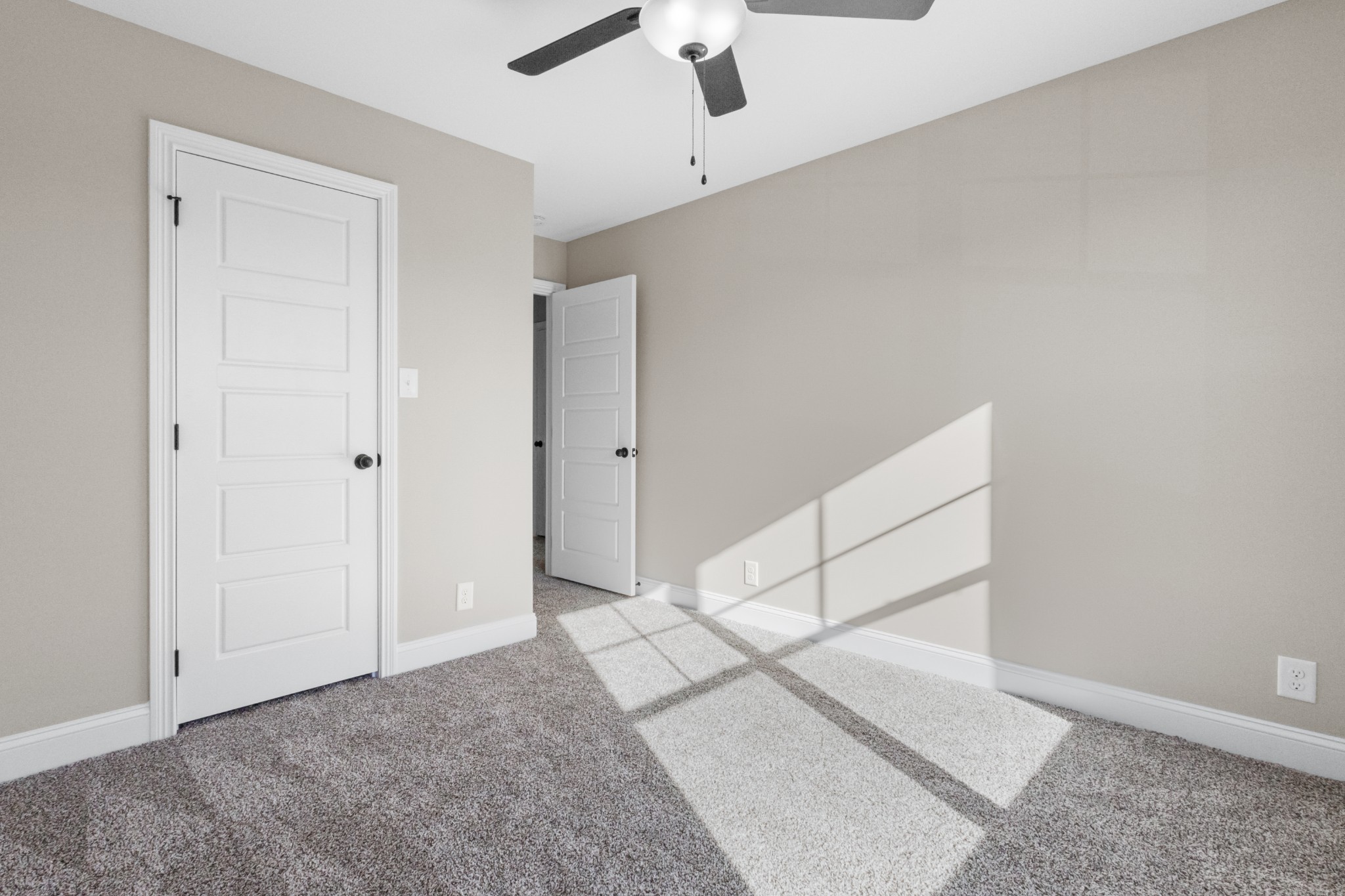 Clarksville, Tennessee 37040, United States, 3 Bedrooms Bedrooms, ,3 BathroomsBathrooms,Residential,Active,196562