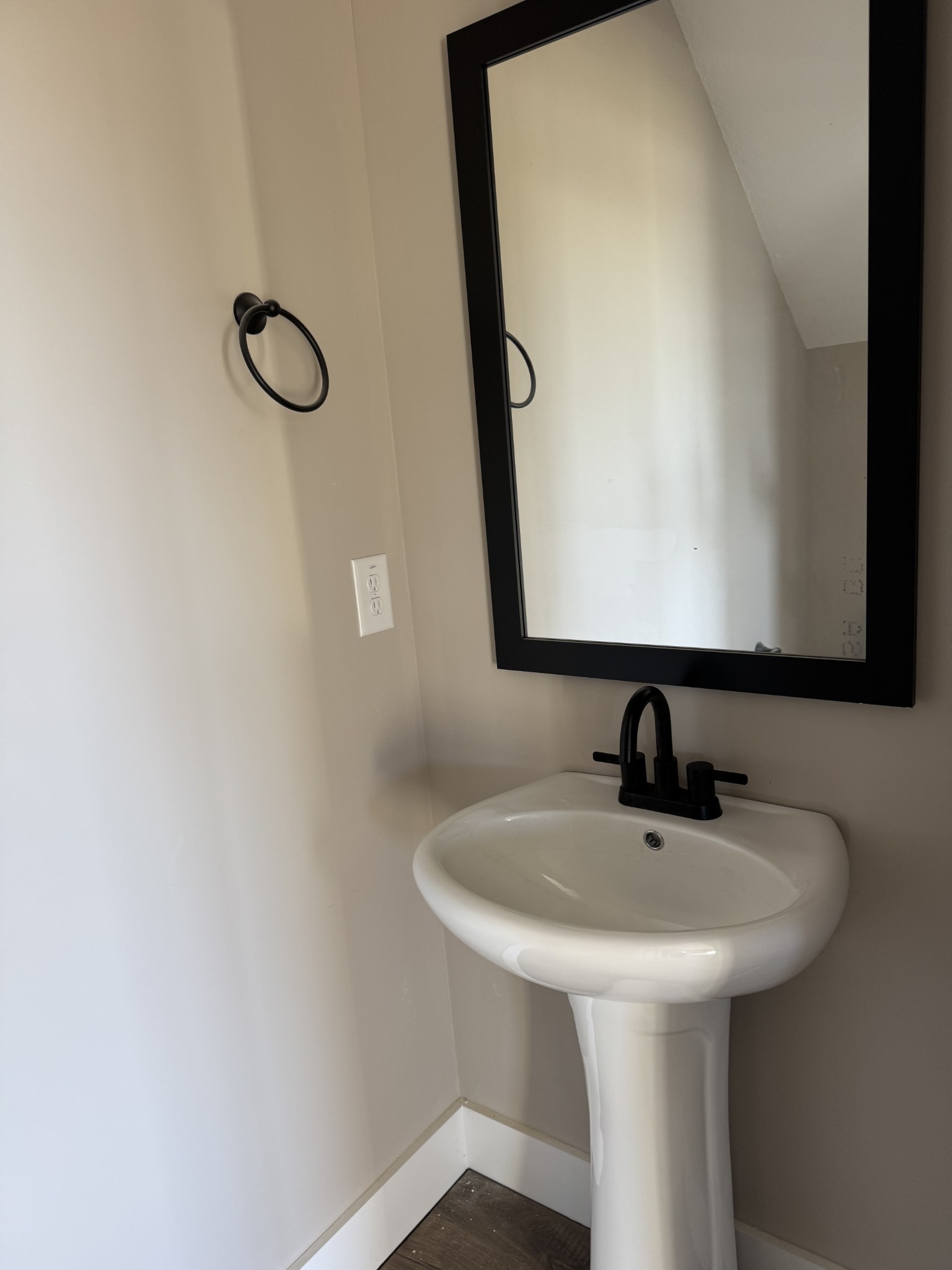 Clarksville, Tennessee 37040, United States, 3 Bedrooms Bedrooms, ,3 BathroomsBathrooms,Residential,Active,196562