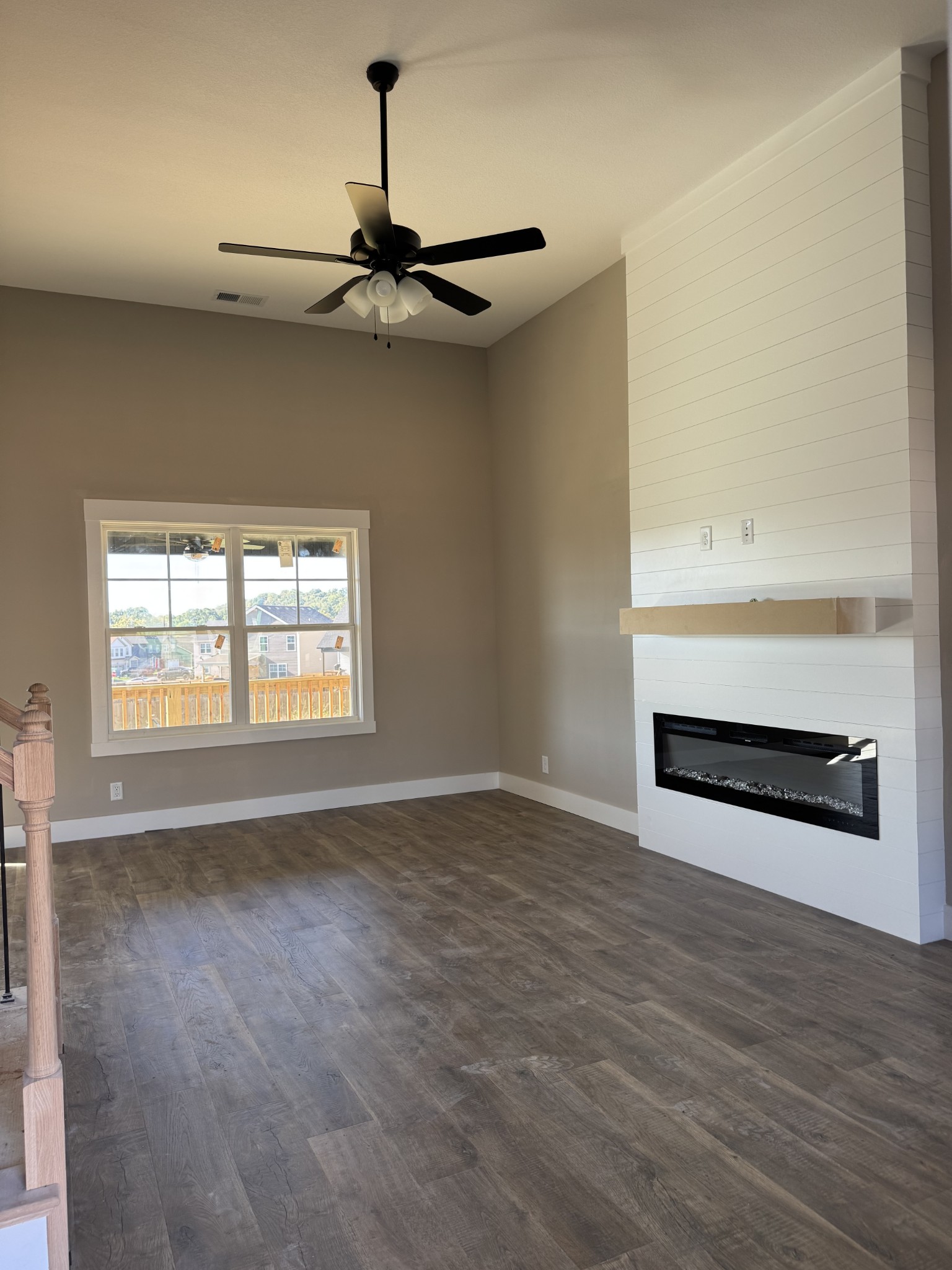 Clarksville, Tennessee 37040, United States, 3 Bedrooms Bedrooms, ,3 BathroomsBathrooms,Residential,Active,196562