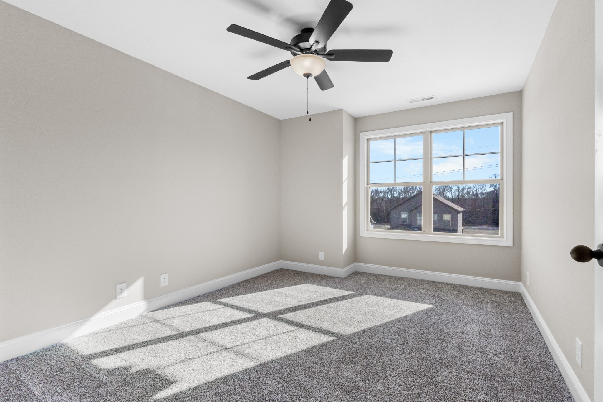 Clarksville, Tennessee 37040, United States, 3 Bedrooms Bedrooms, ,3 BathroomsBathrooms,Residential,Active,196562