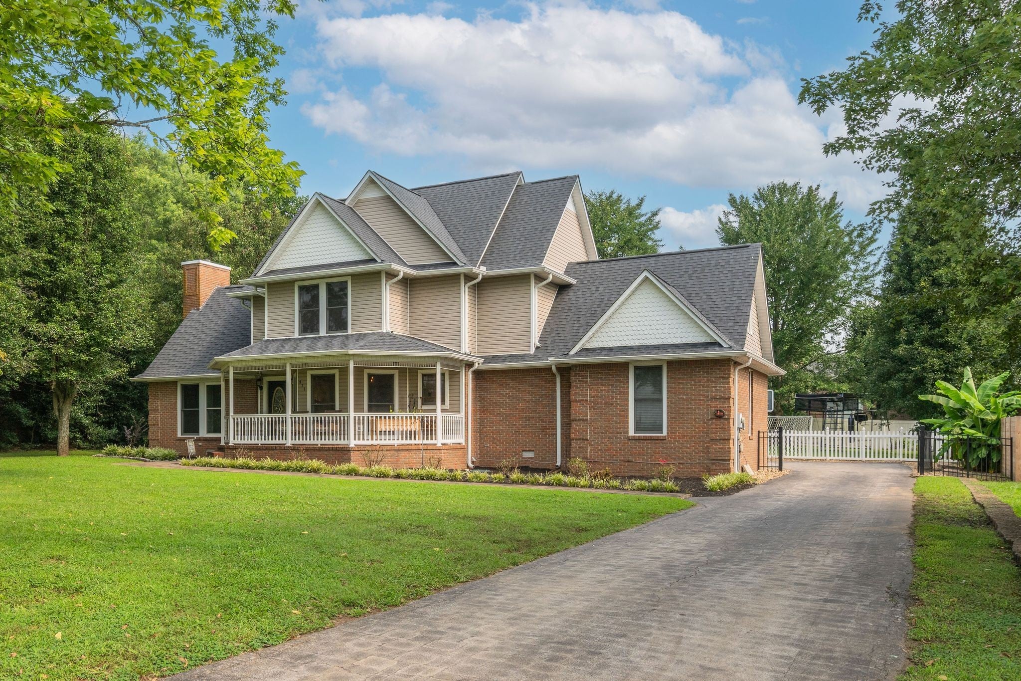 411 Sunnyside Ln