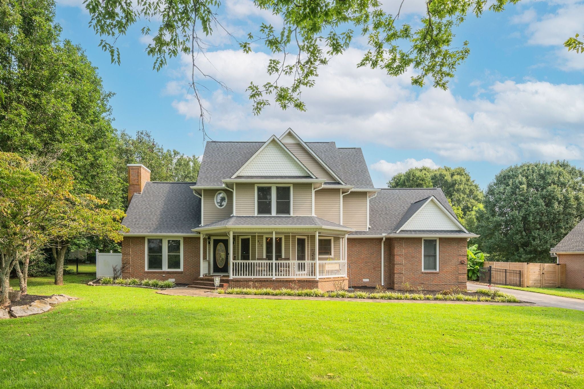 411 Sunnyside Ln