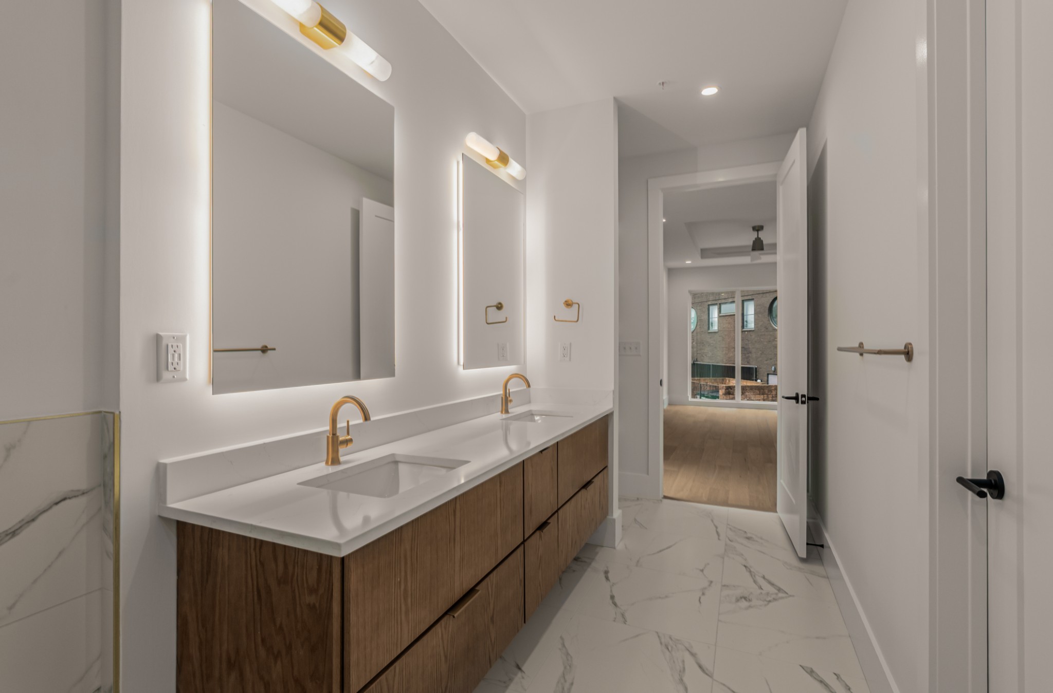 321 31st Ave N D4 (A)