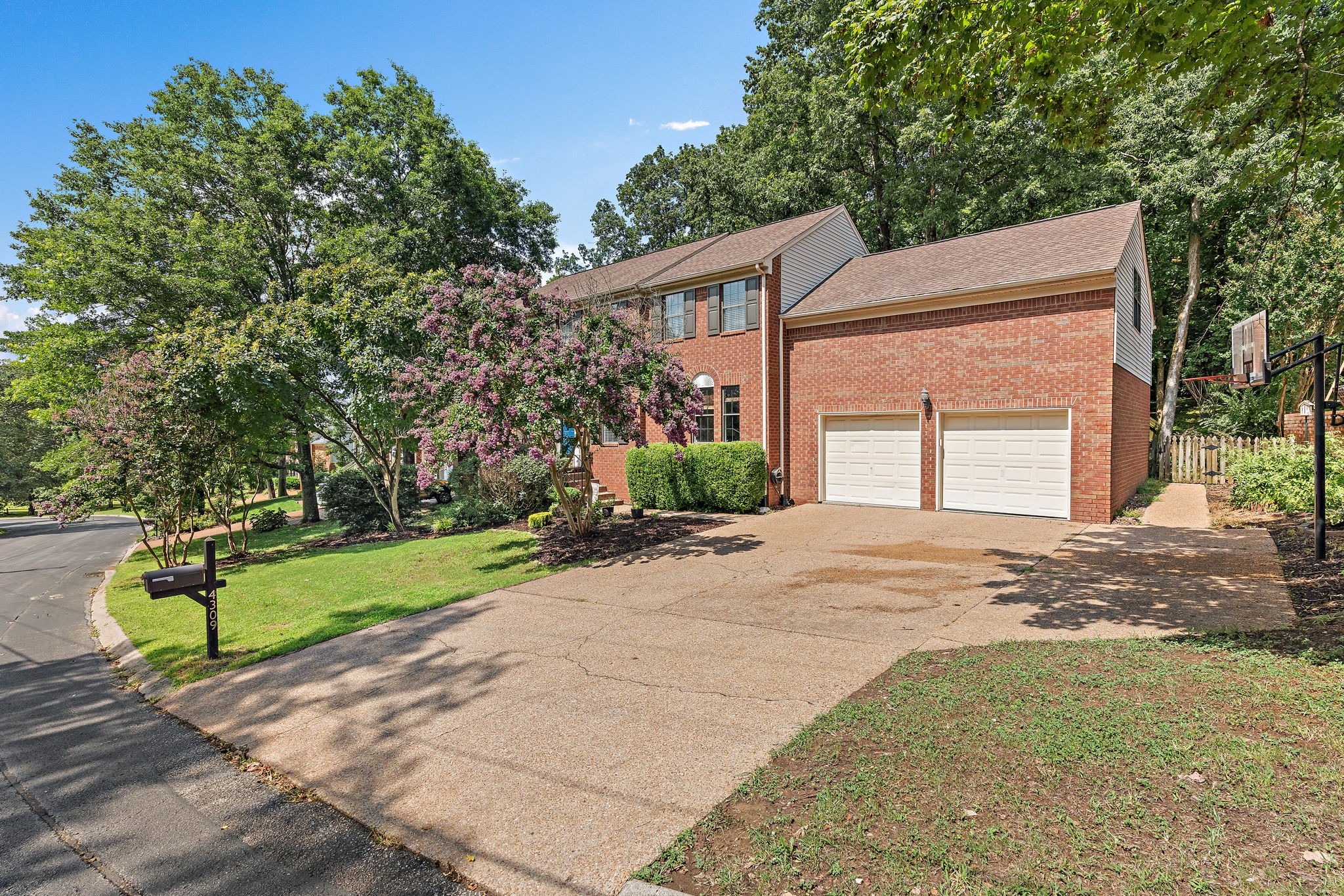4309 Oakcrest Ln
