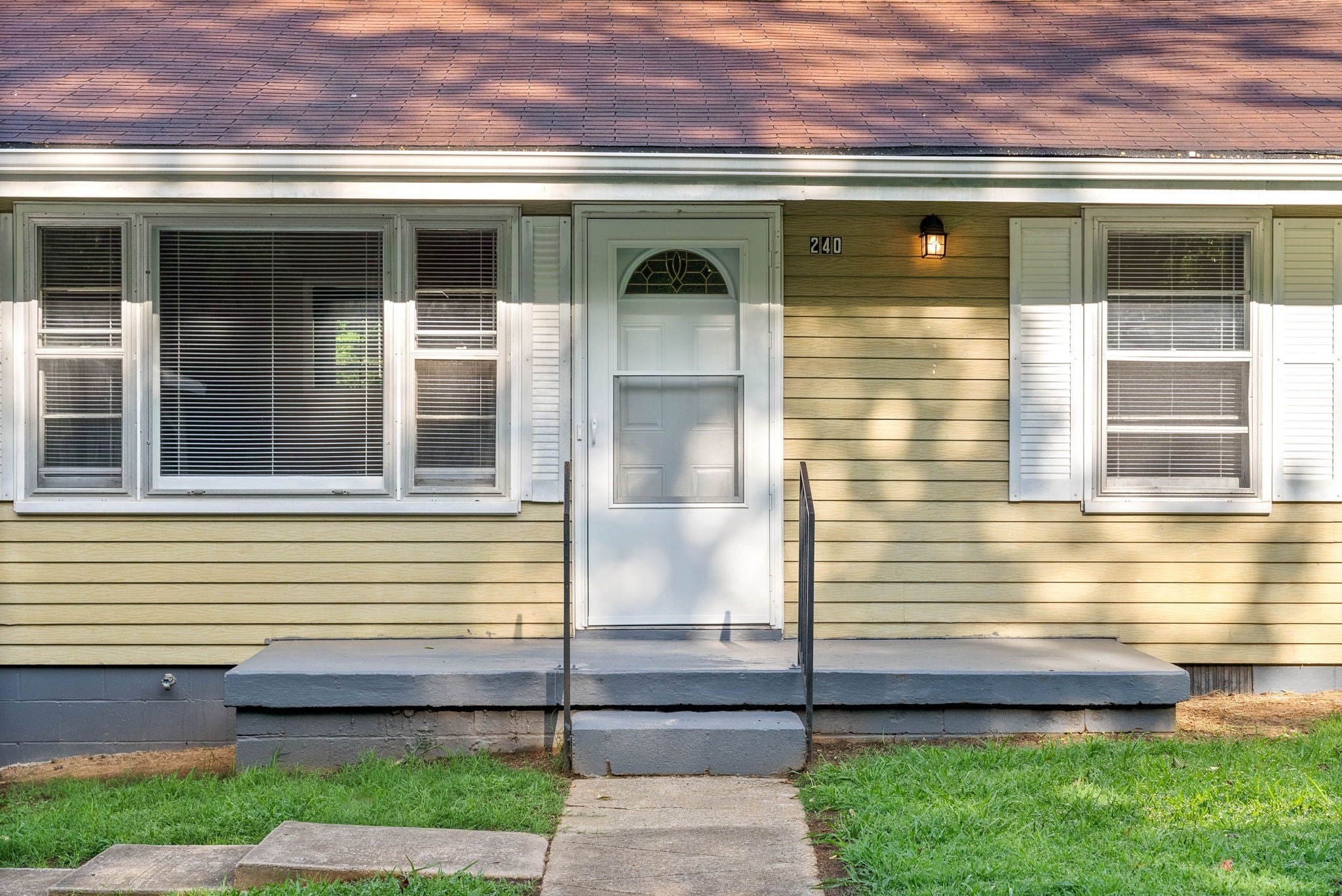 240 Robert St