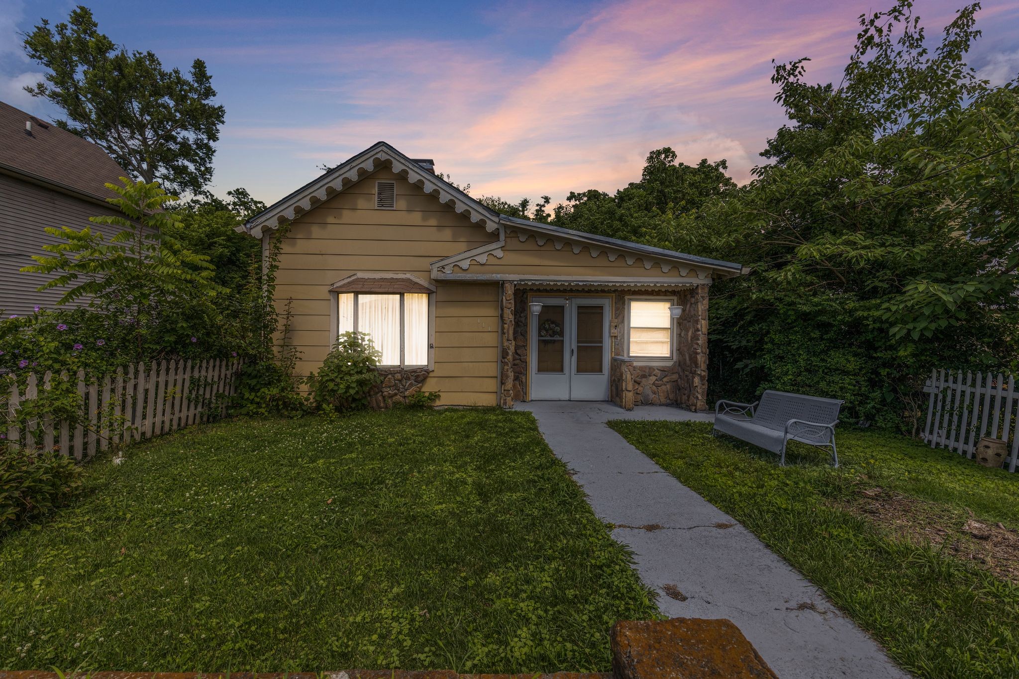 111 Lewis St