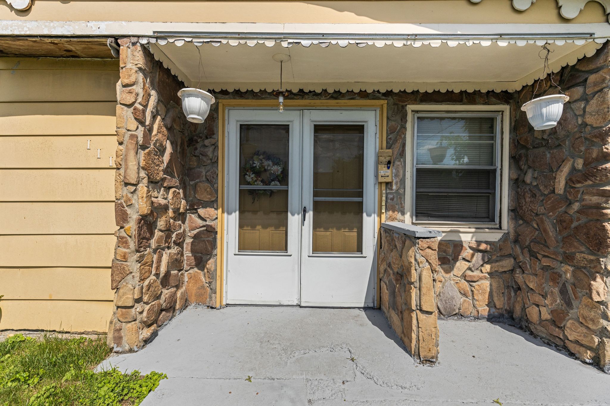 111 Lewis St