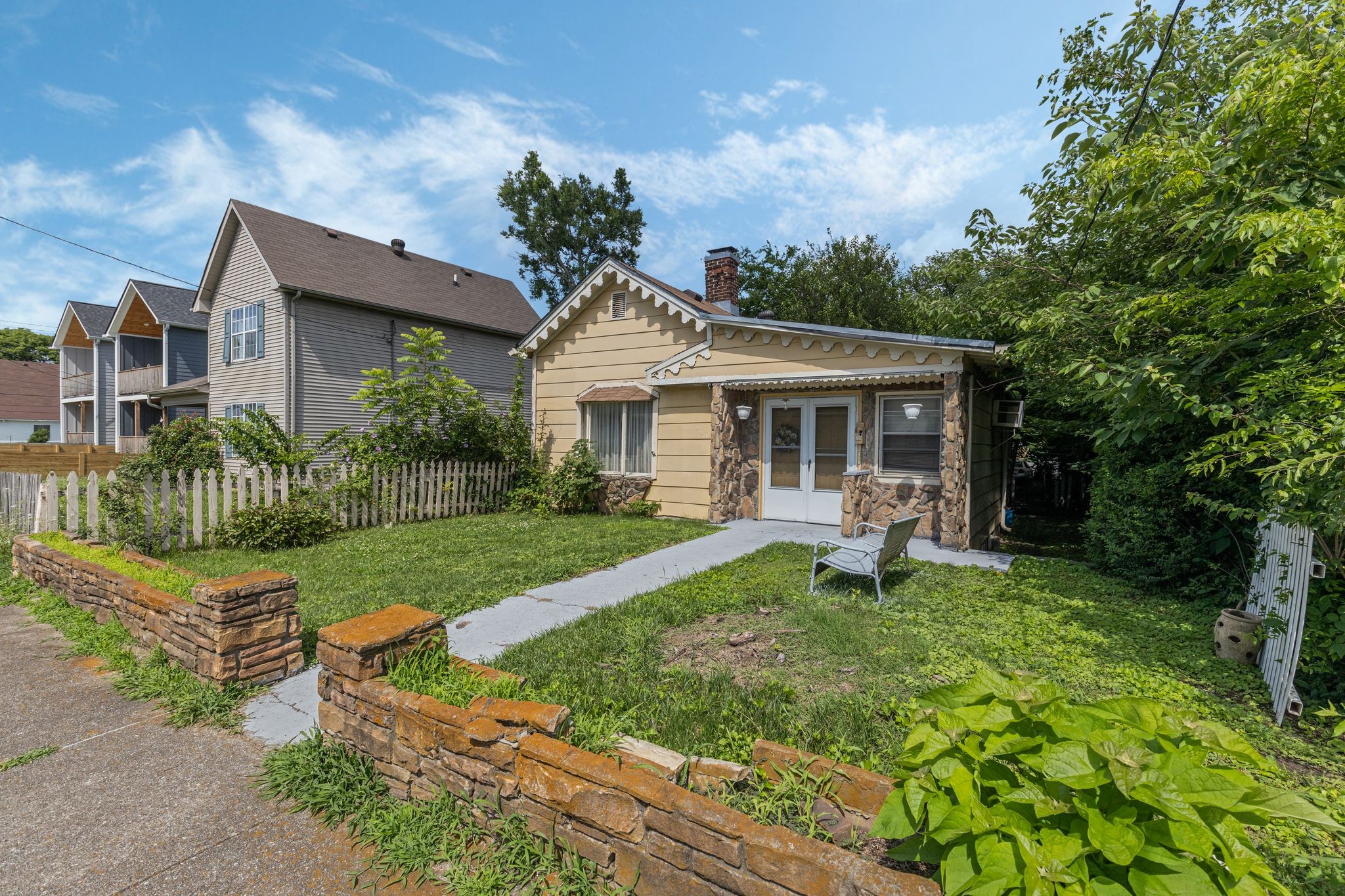 111 Lewis St