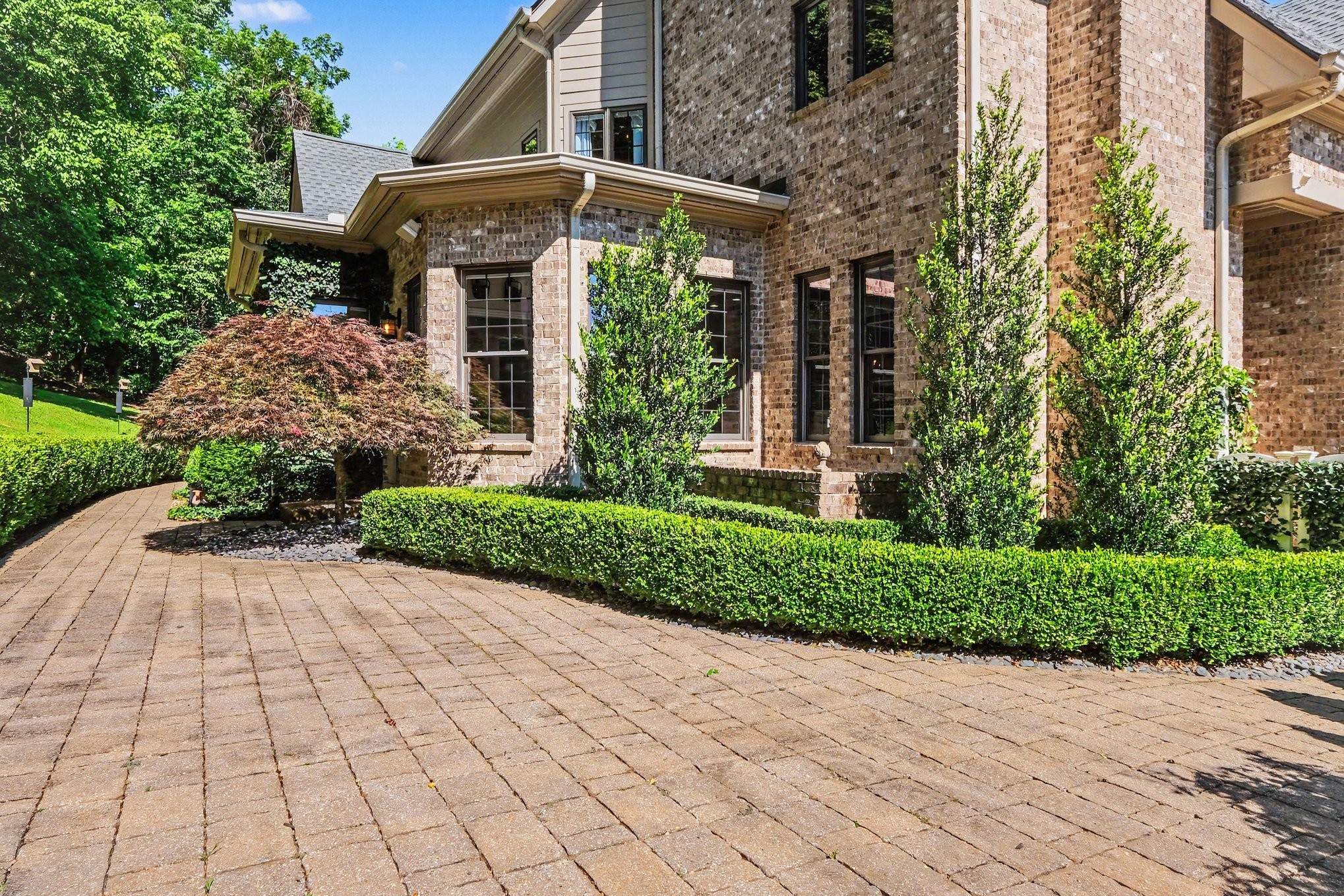 1060 Natchez Valley Ln