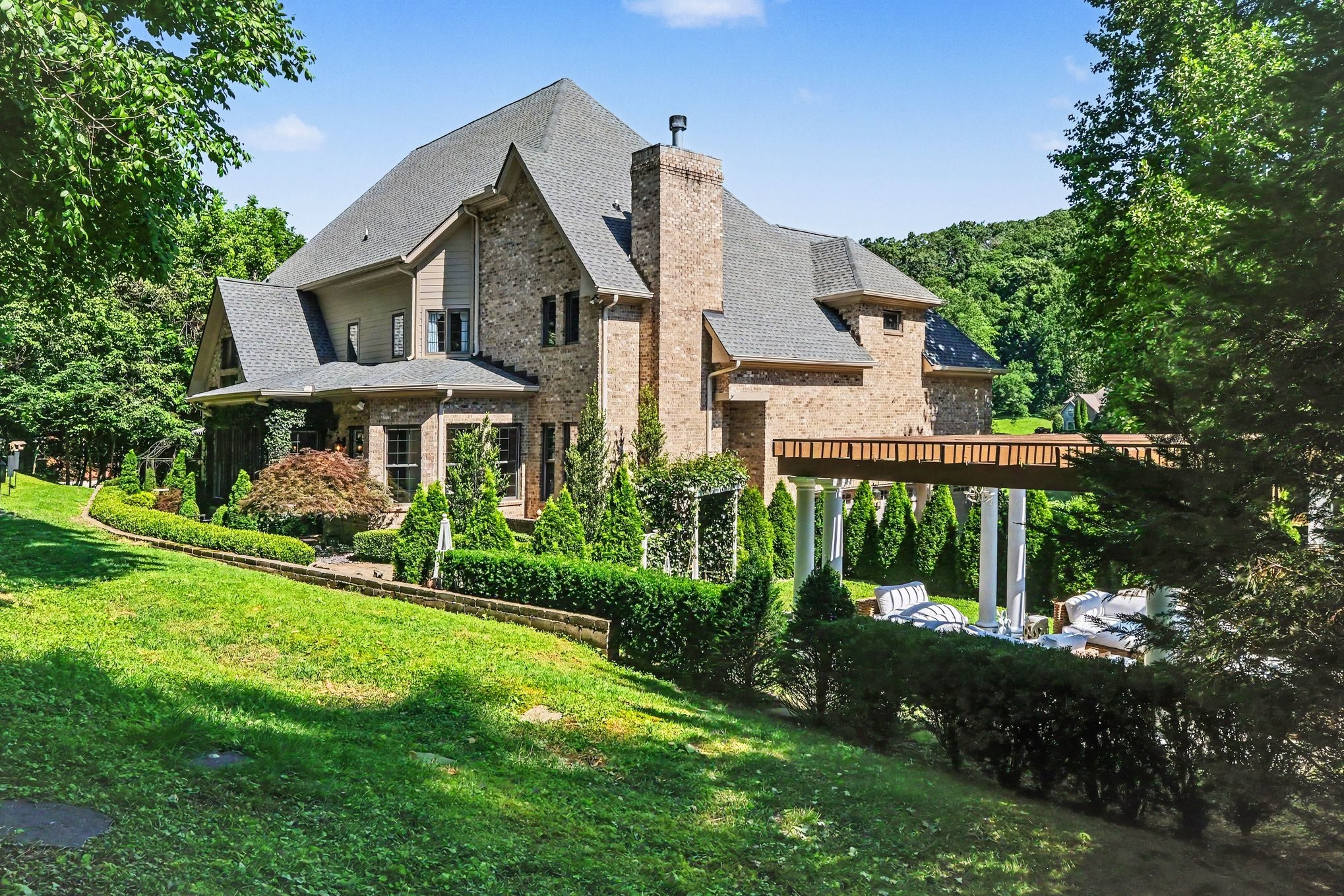 1060 Natchez Valley Ln